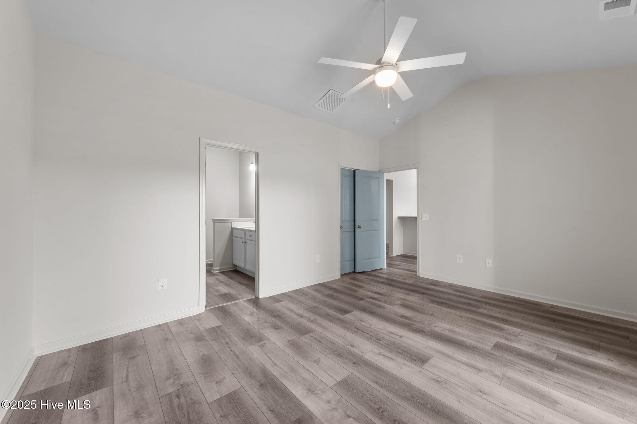 100533102 | Photo 20