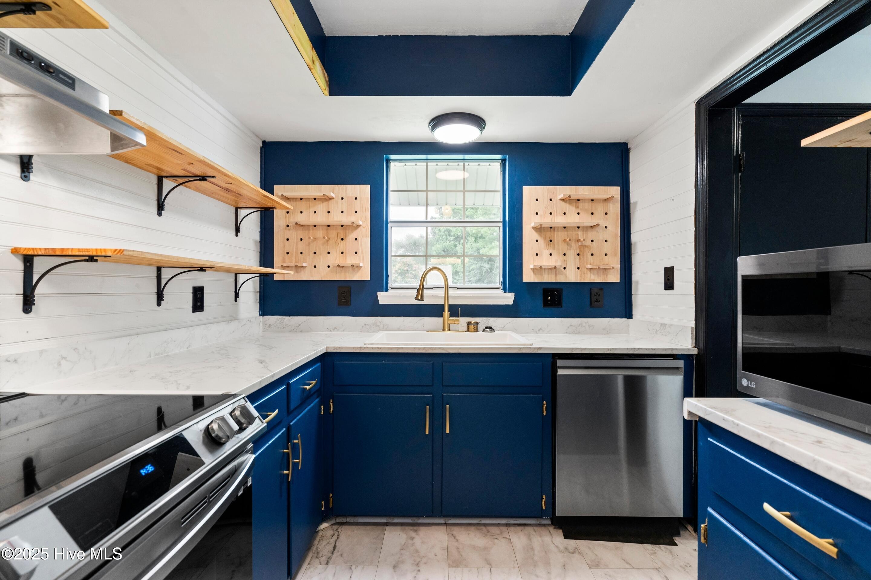 100523596 | Photo 12