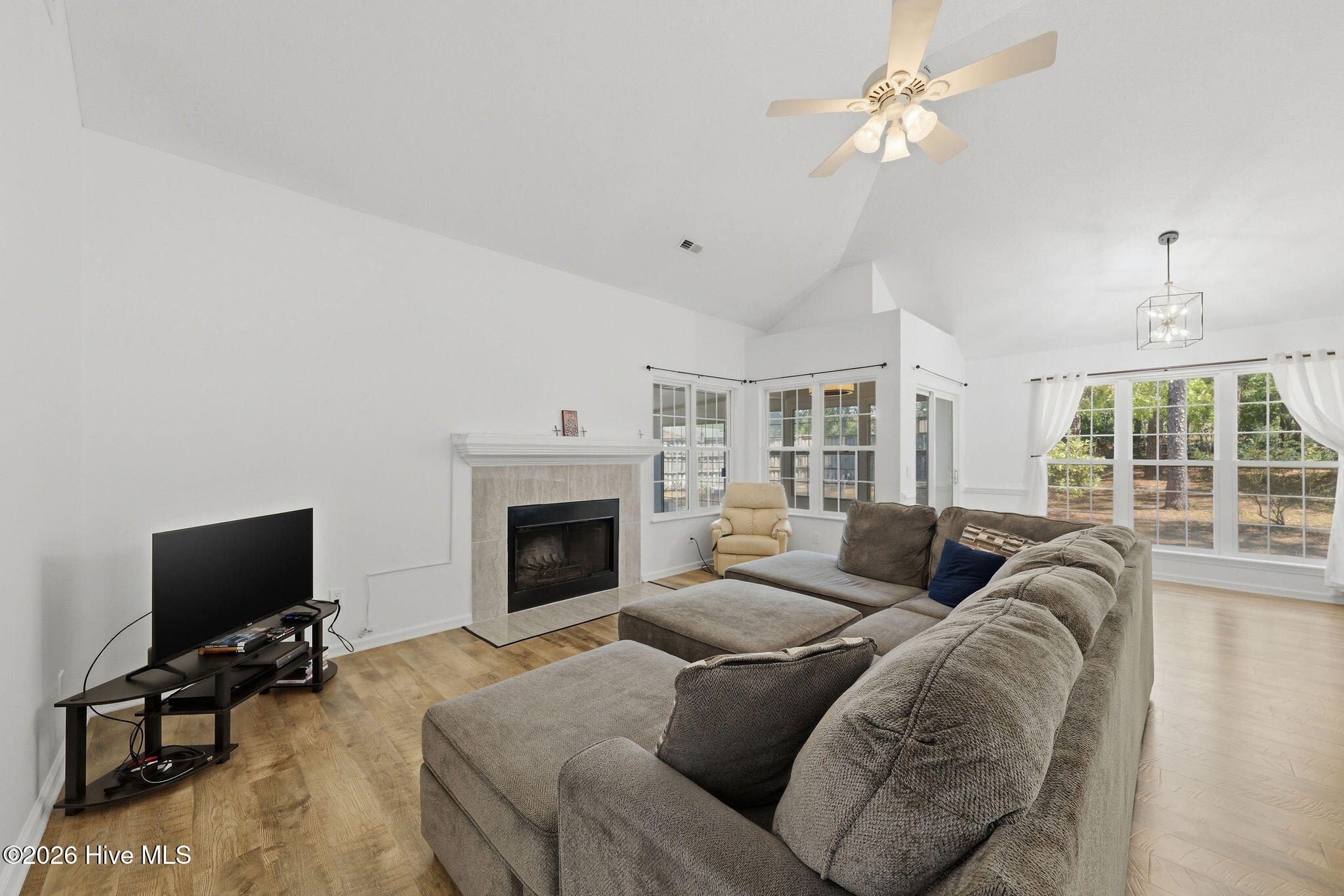 100568972 | Photo 18