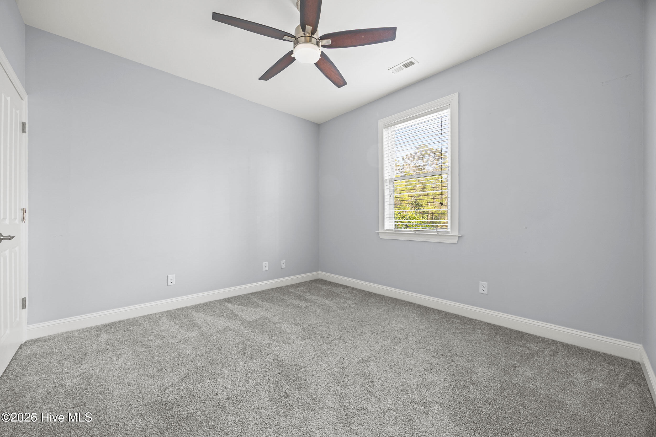 100550932 | Photo 36