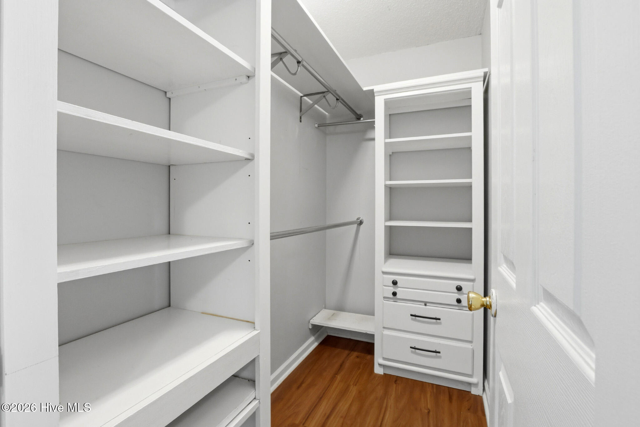 100558935 | Photo 39