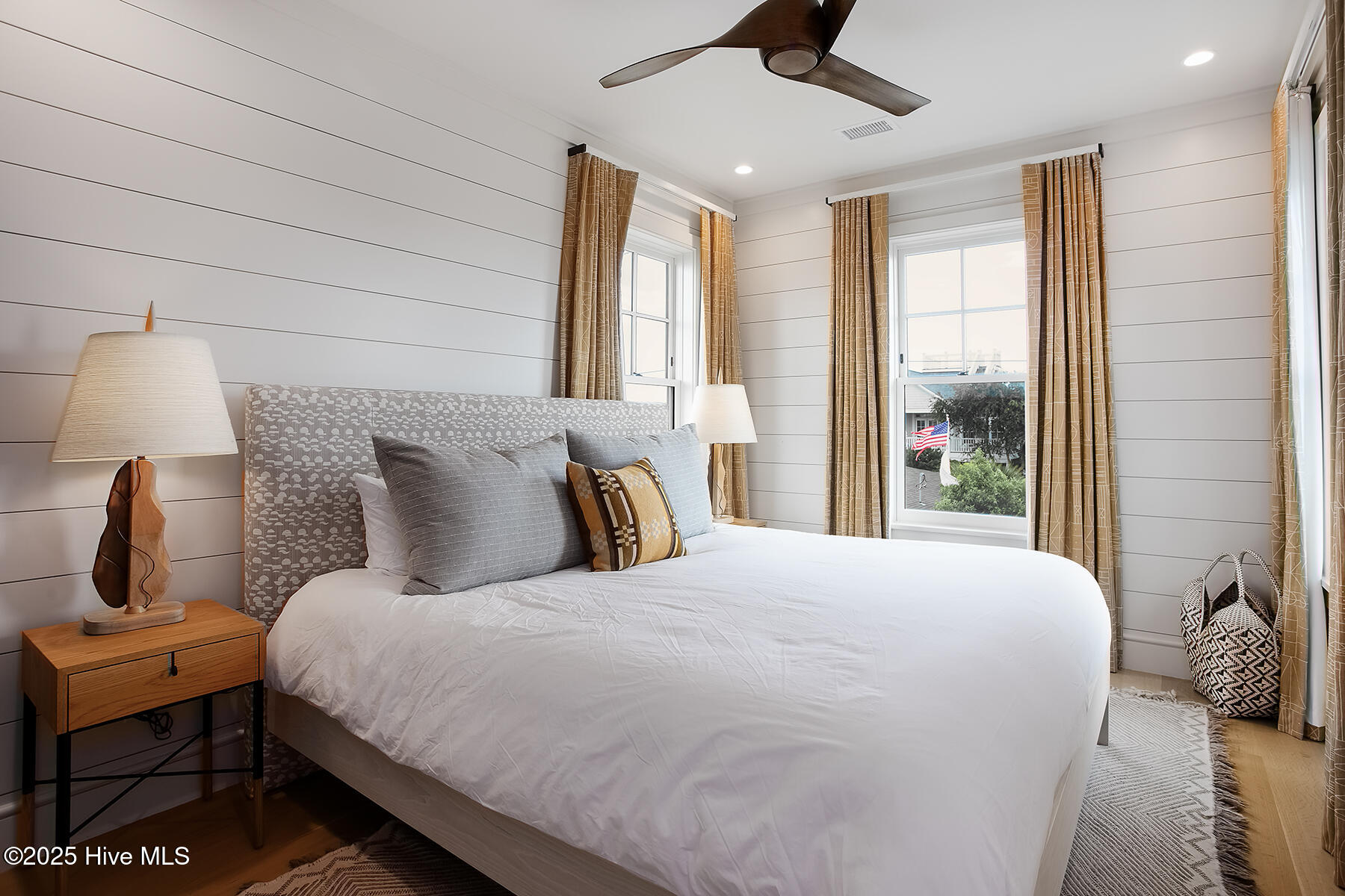 100528983 | Photo 43