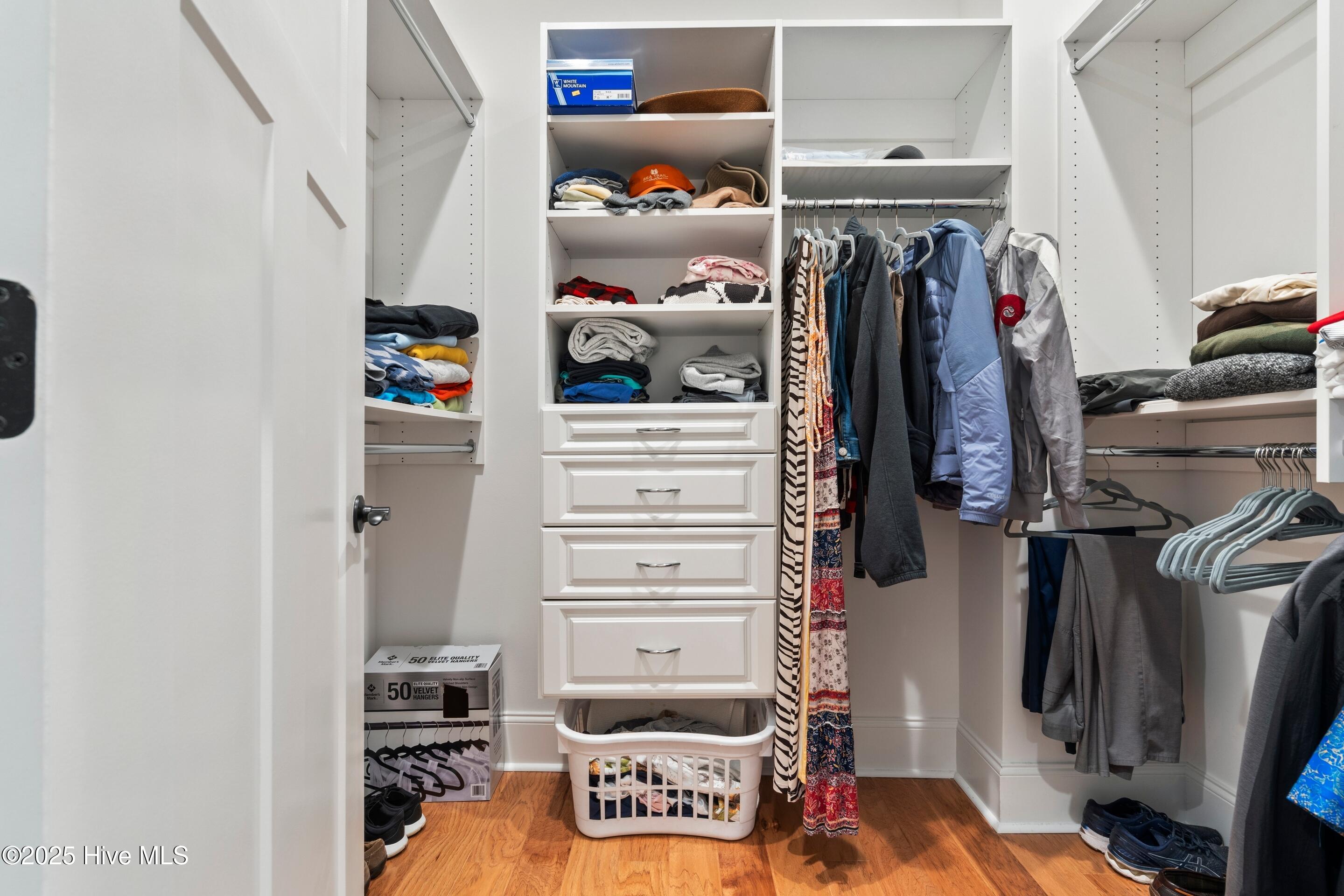 100541782 | Photo 32