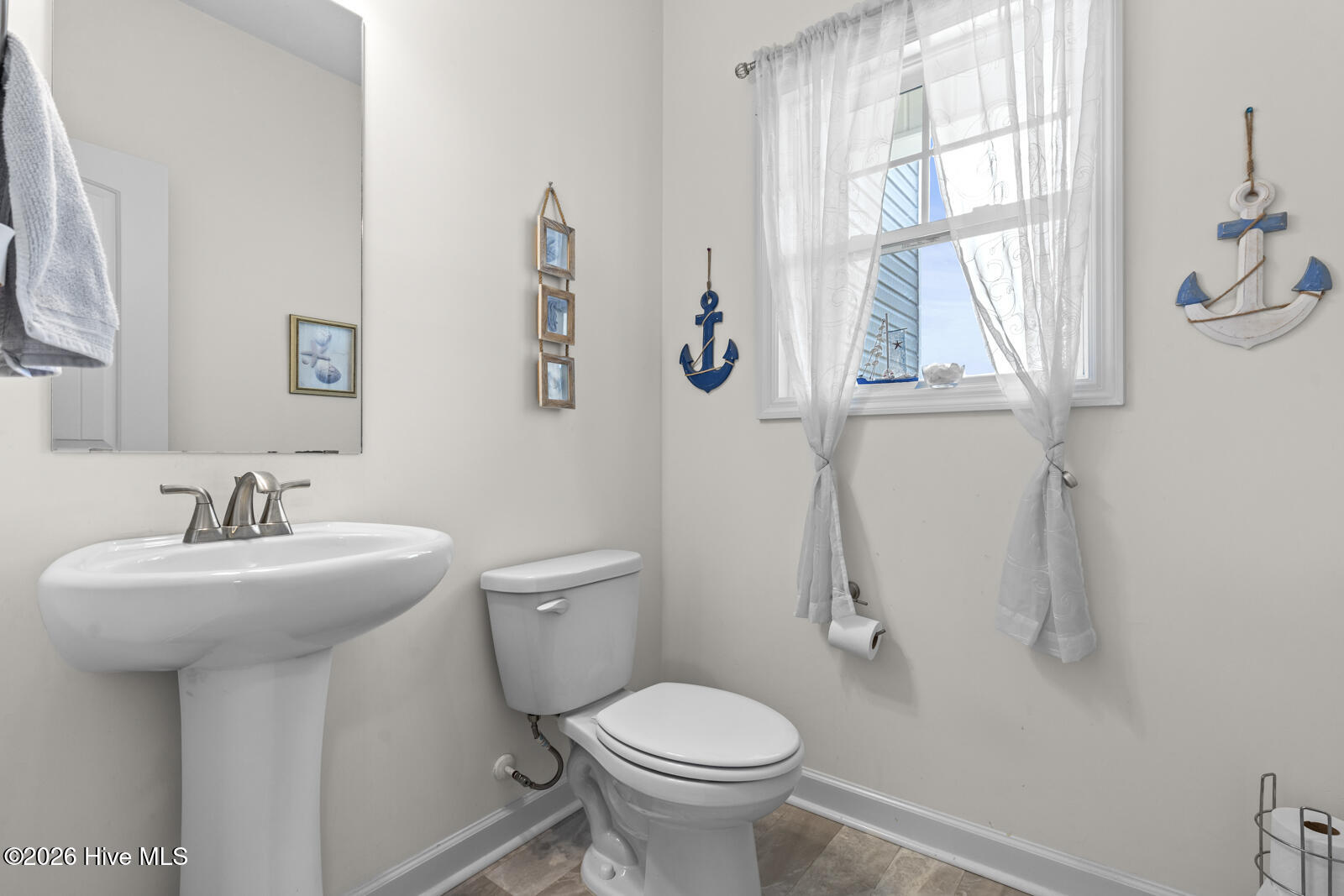 100568958 | Photo 11