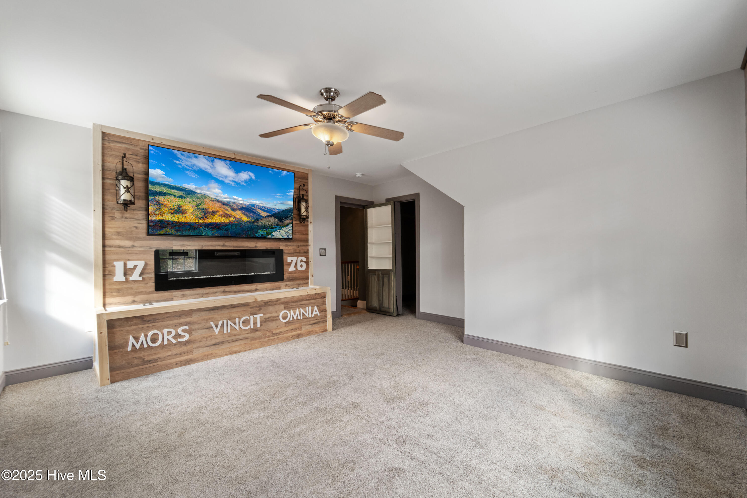 100544127 | Photo 48