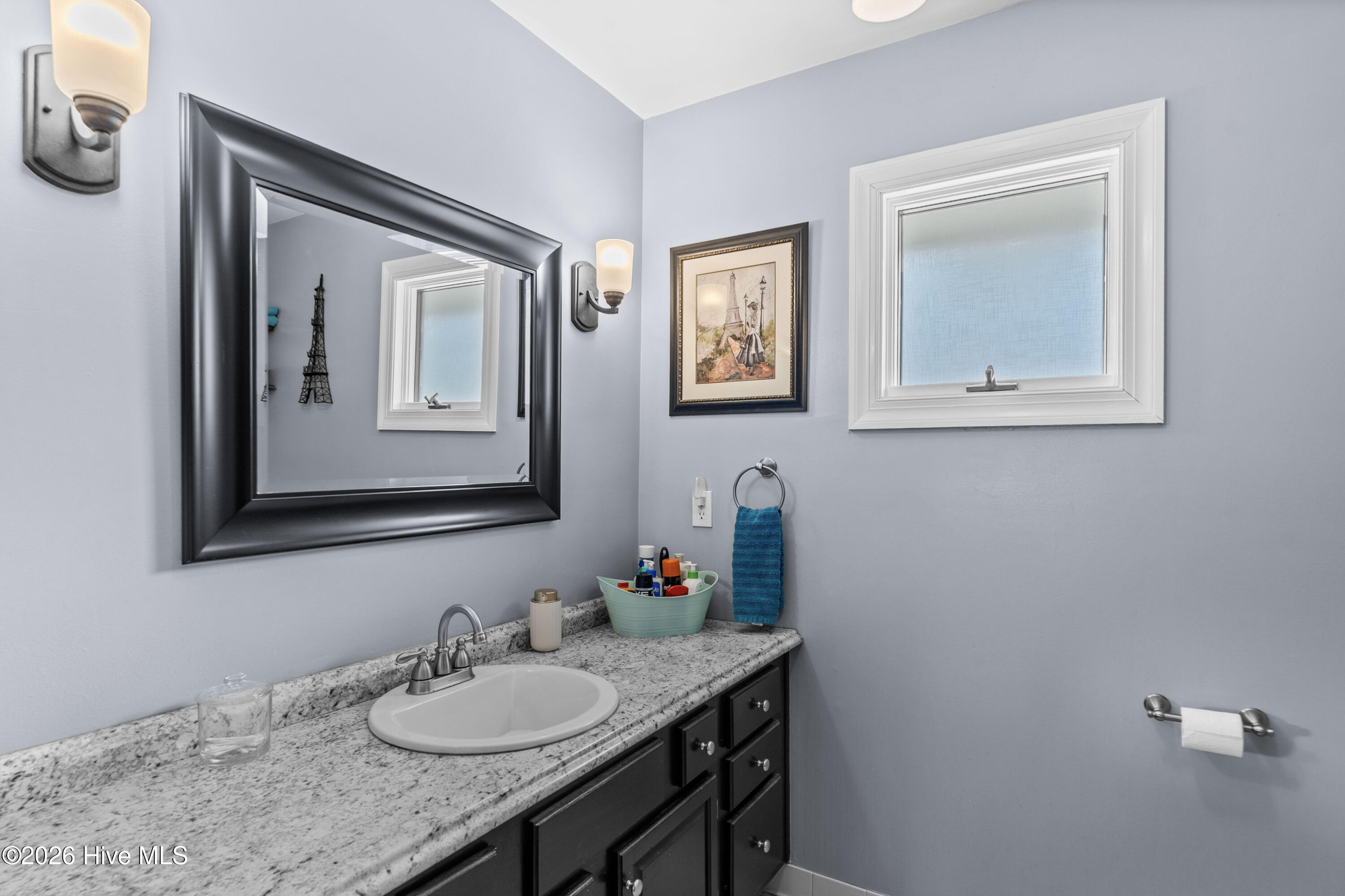 100569922 | Photo 36