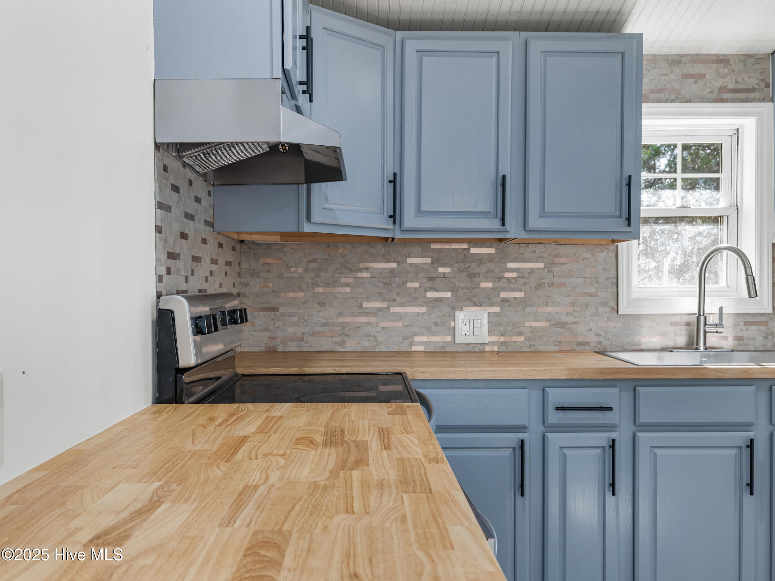 100545373 | Photo 13