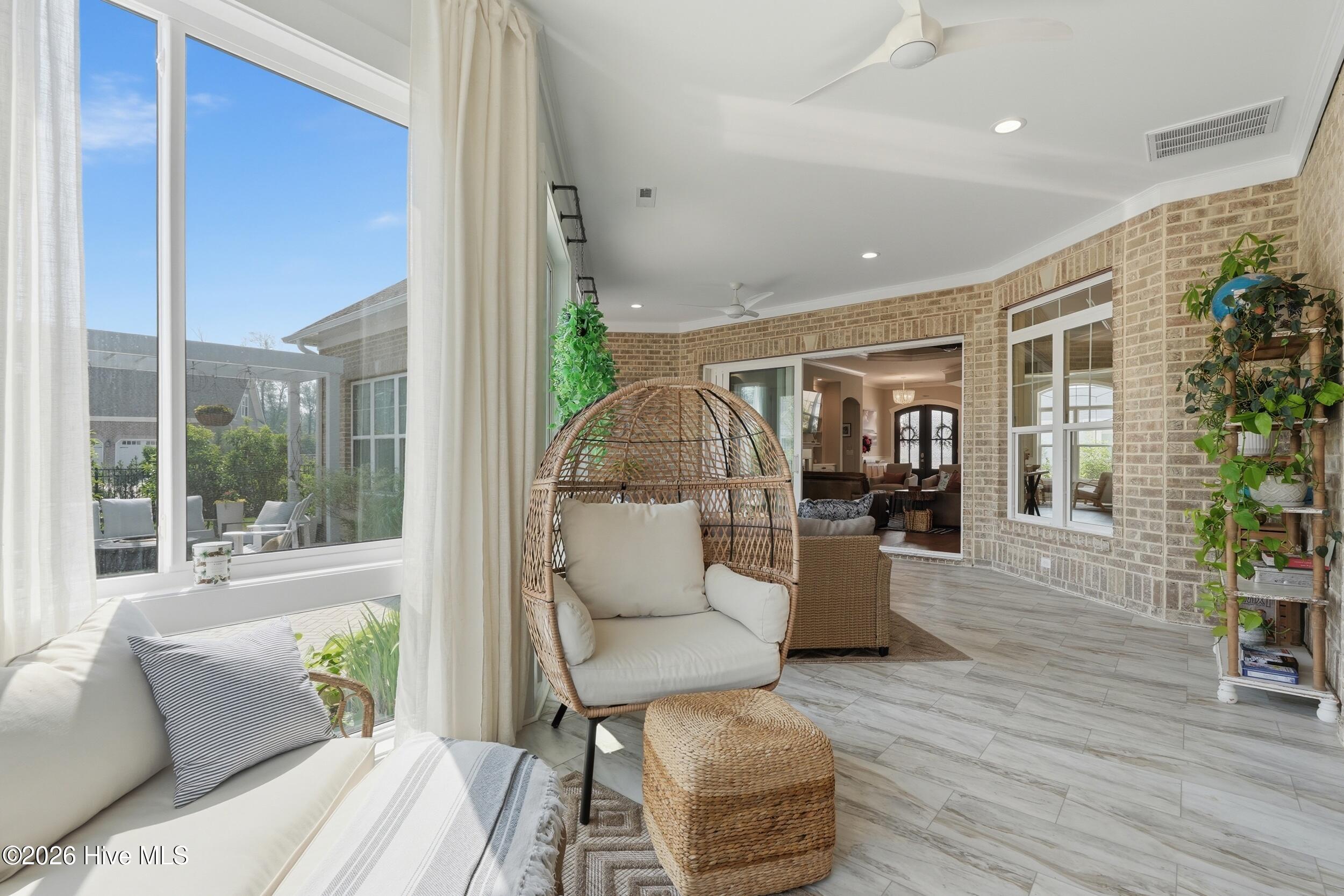 100567484 | Photo 25