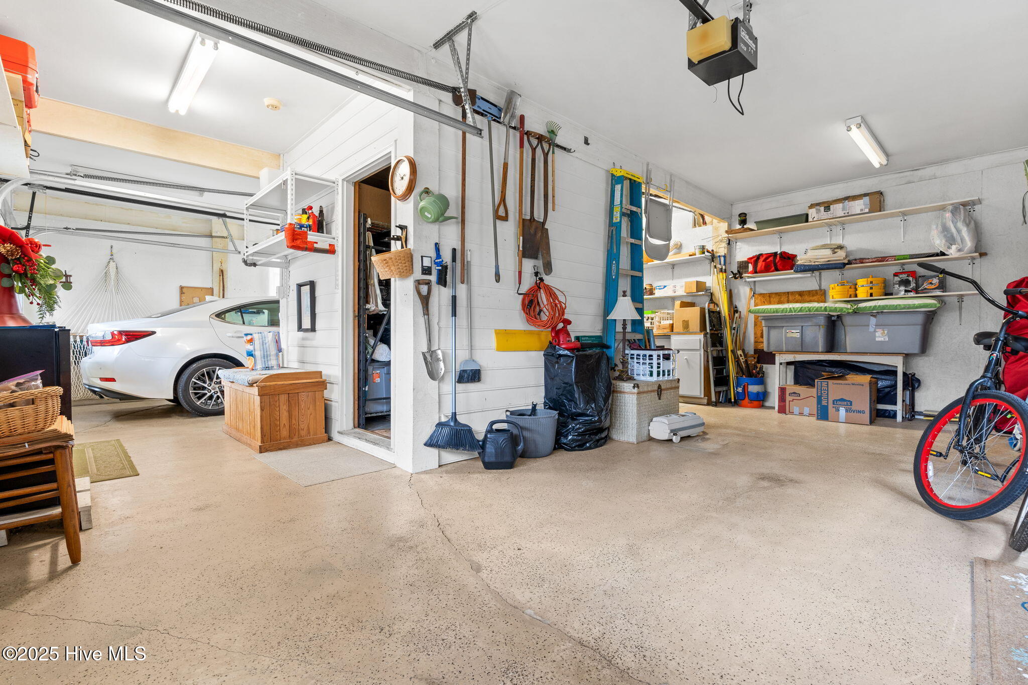 100545689 | Photo 30