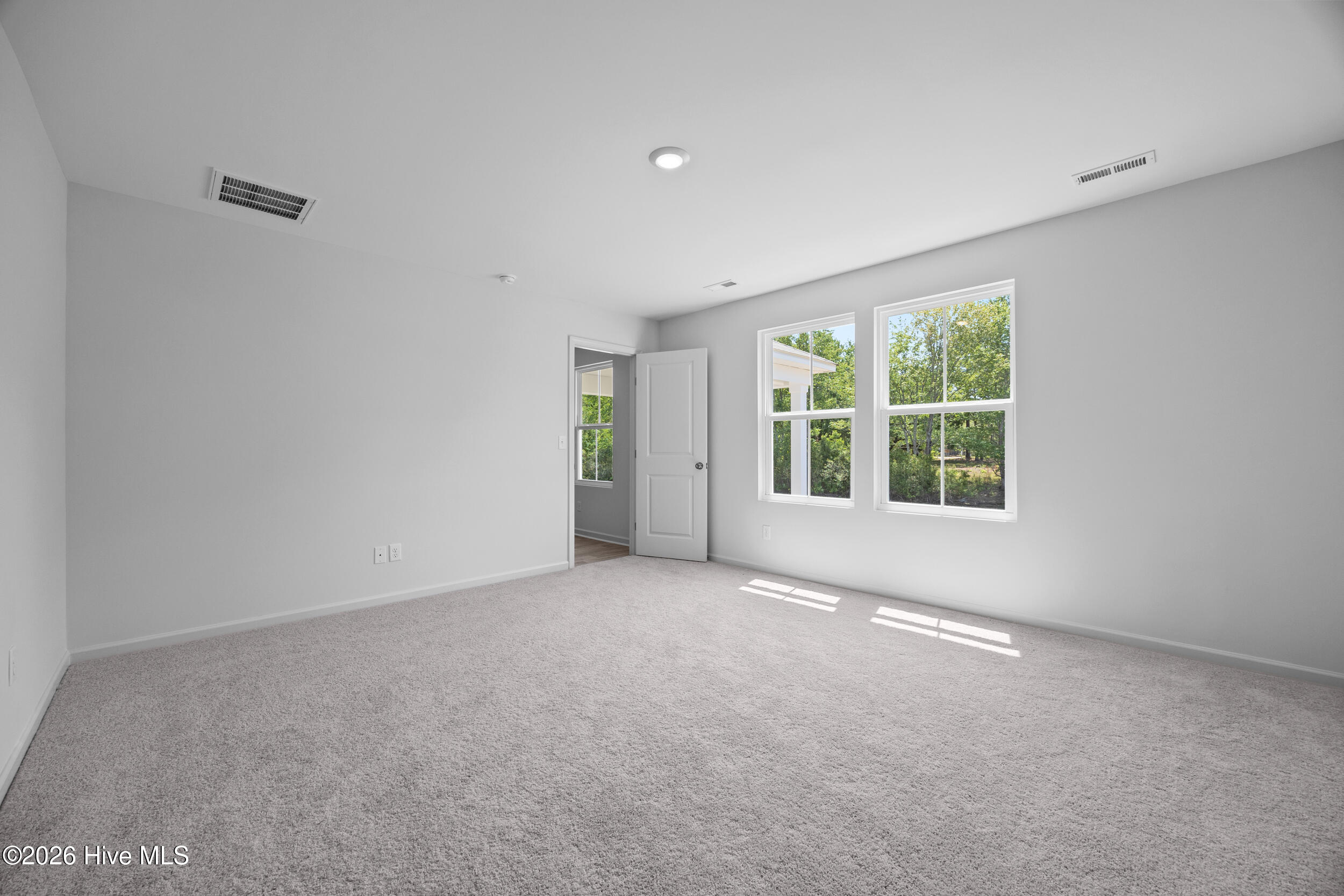 100570043 | Photo 22