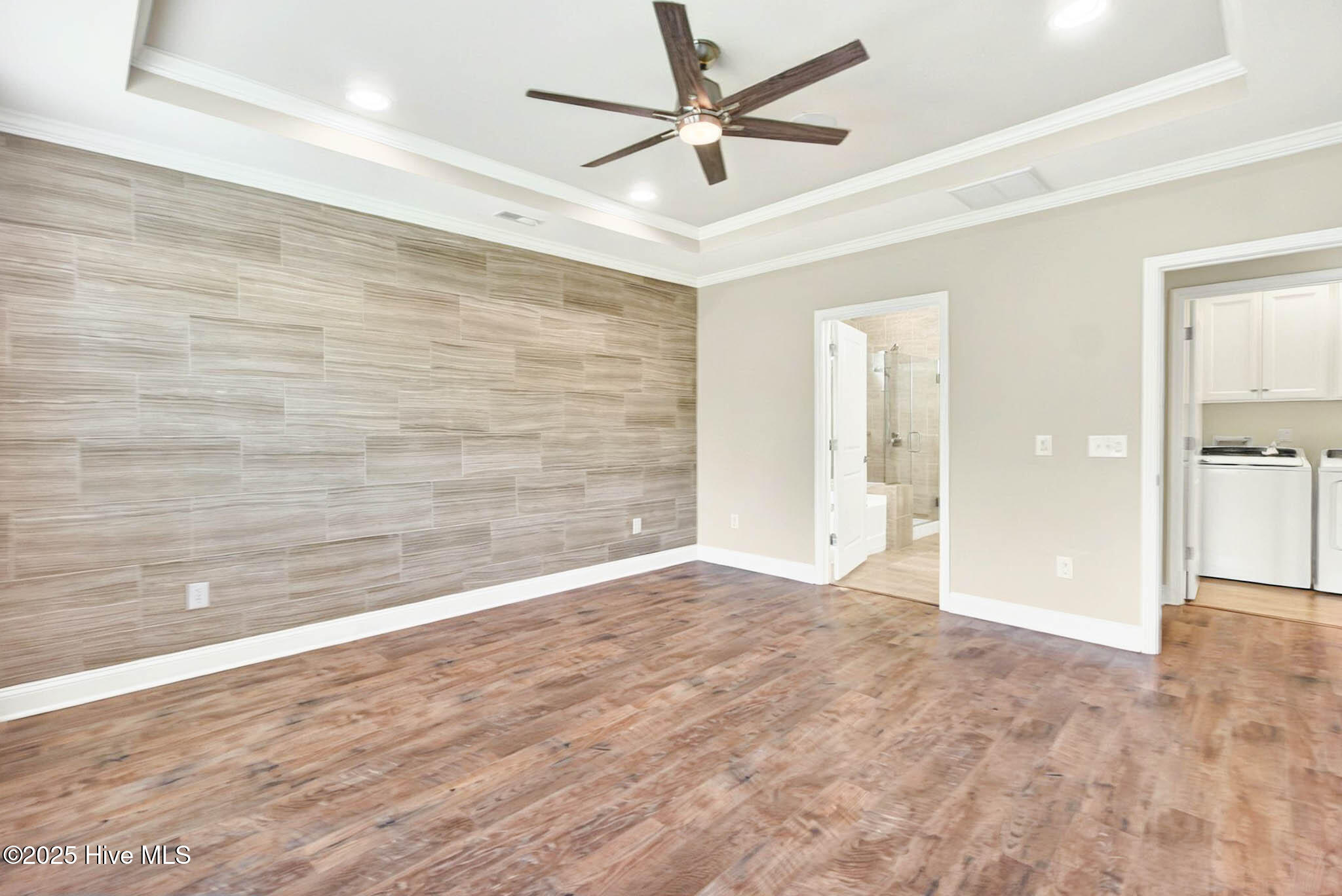 100509879 | Photo 15