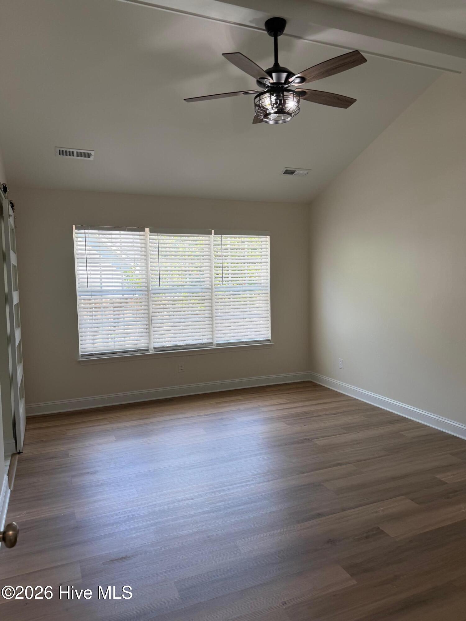 100568177 | Photo 43