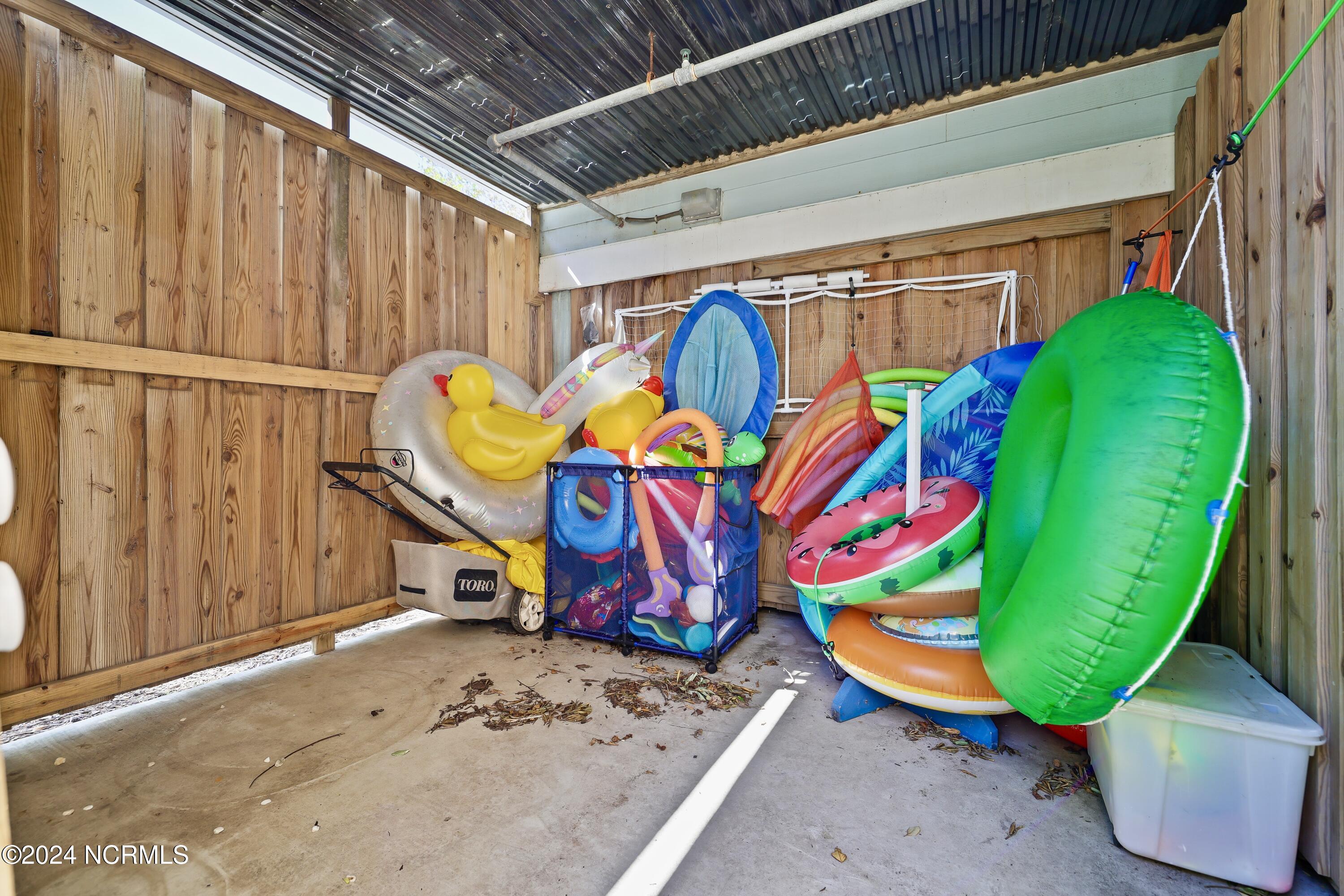 100543708 | Photo 52