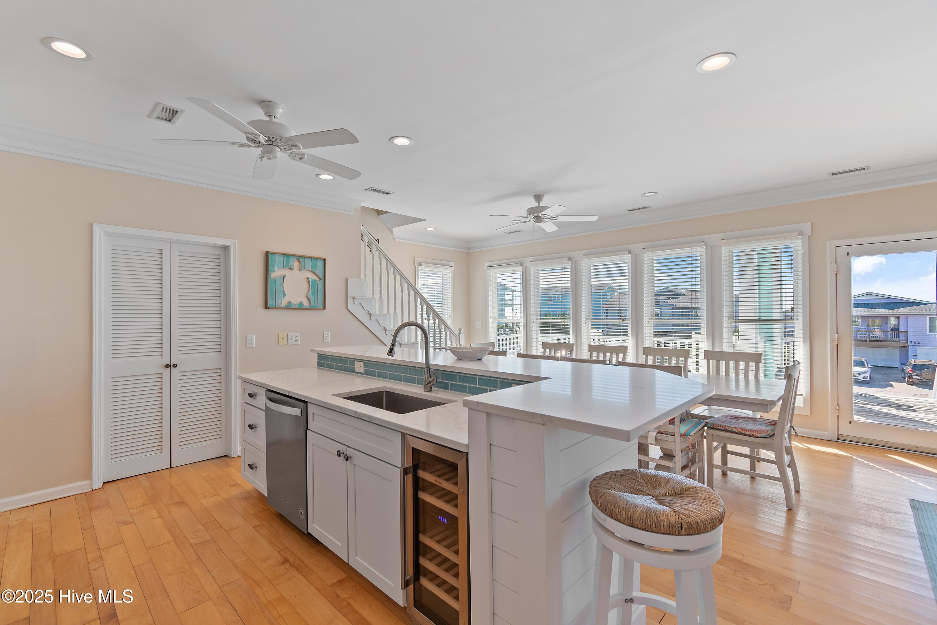 100536498 | Photo 25