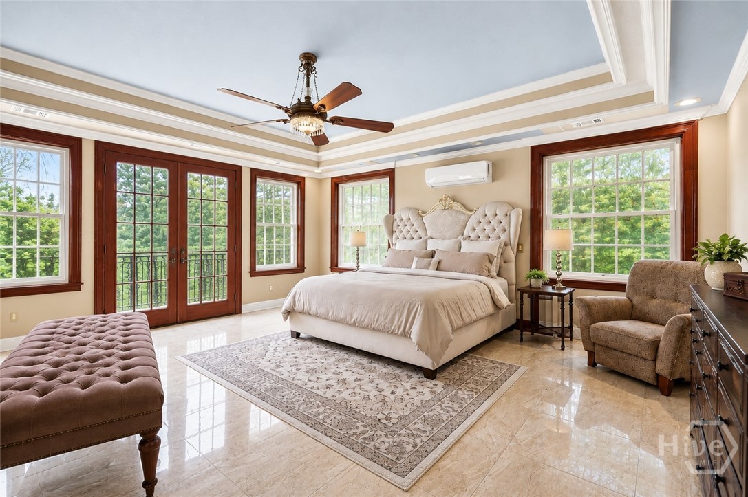 Main floor owner's suite