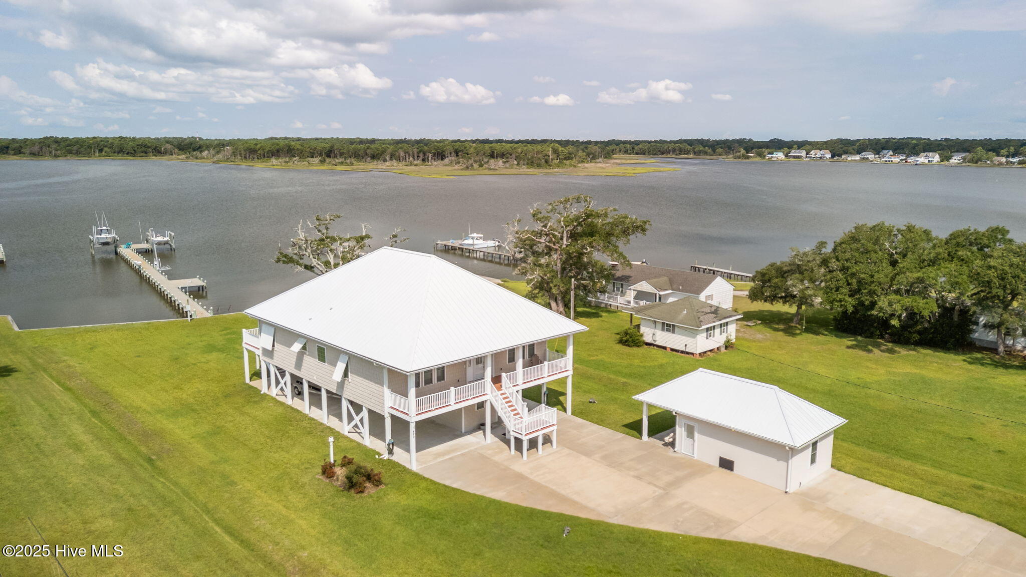 429 Live Oak Road,Newport