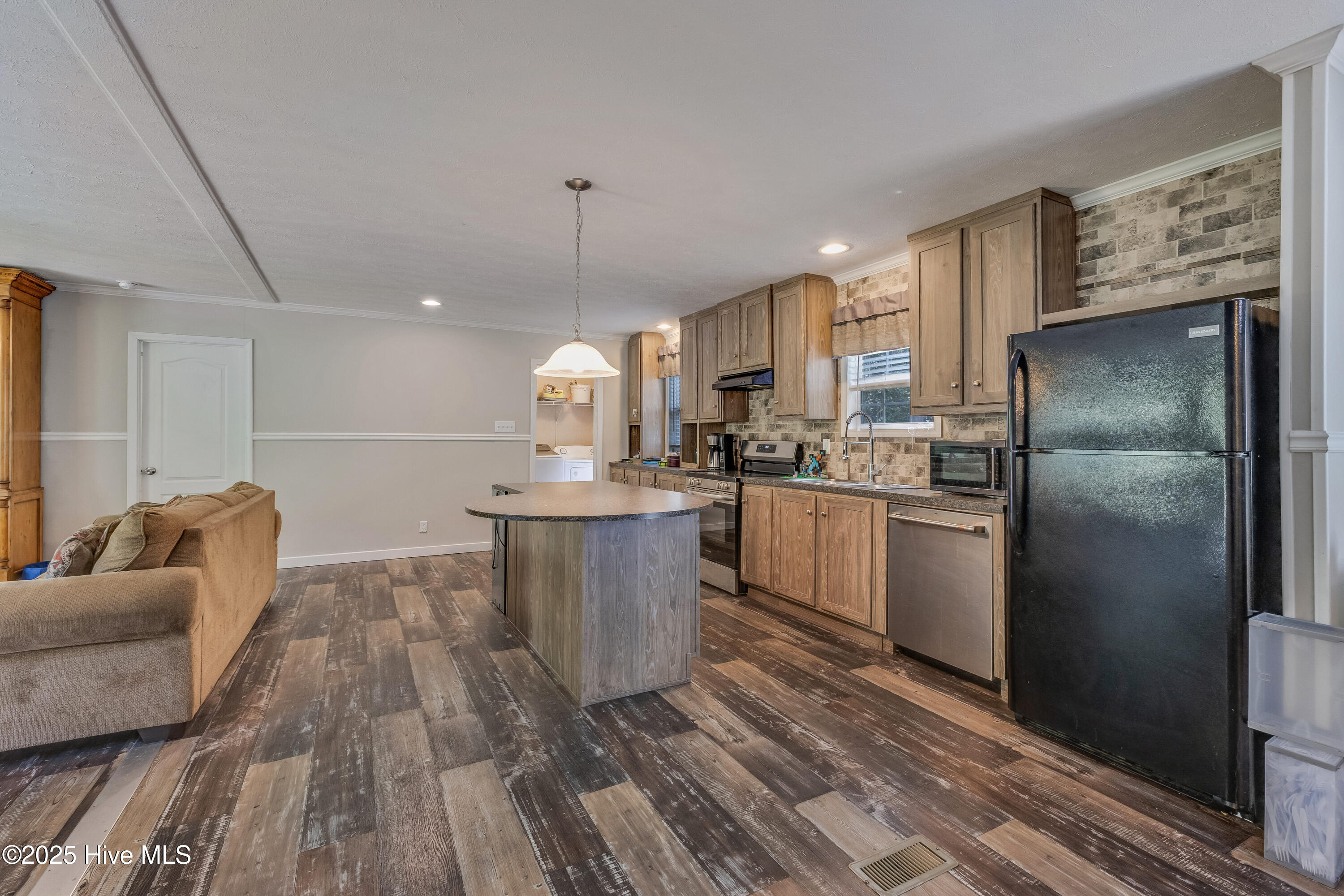 100562127 | Photo 83