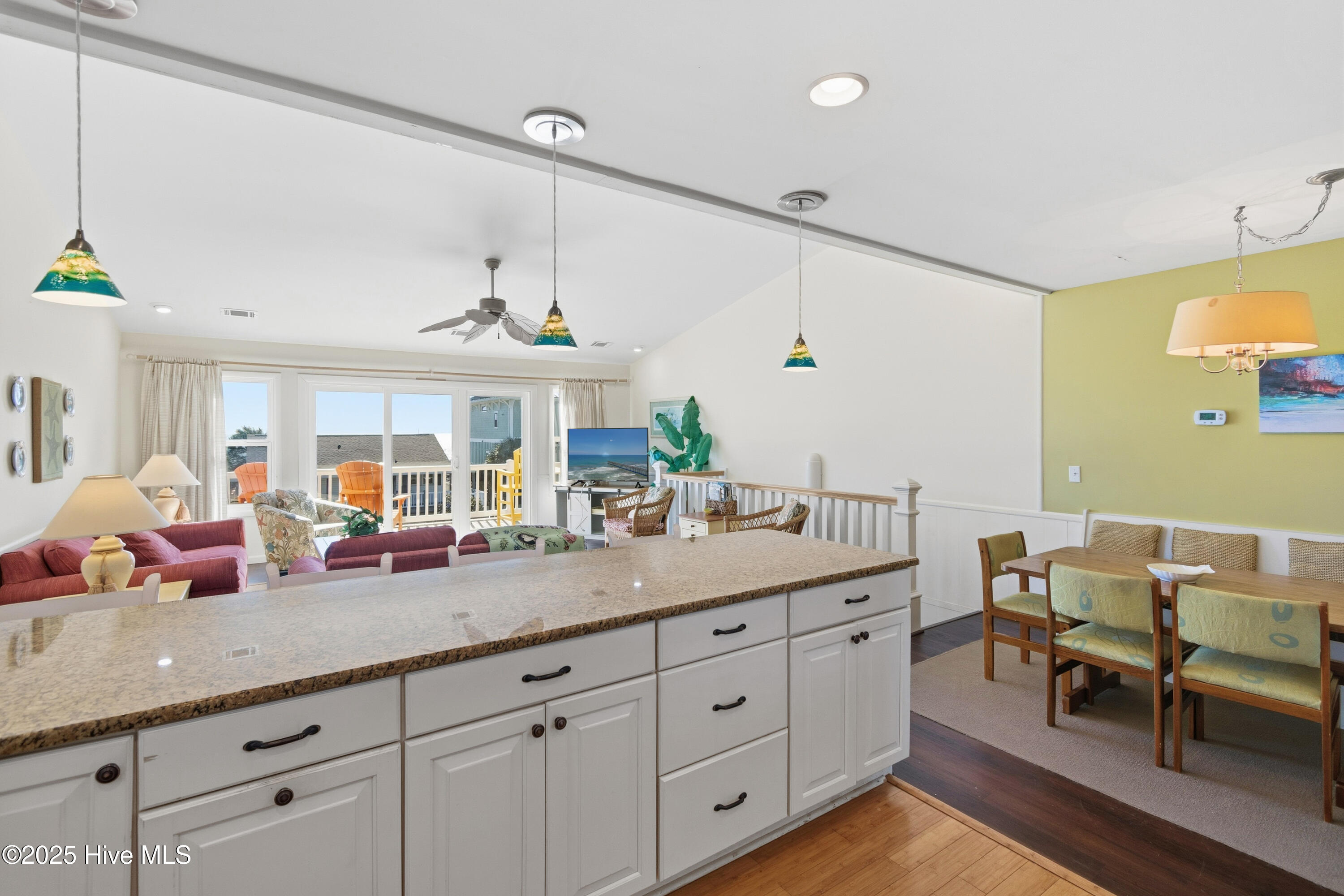 100541923 | Photo 19