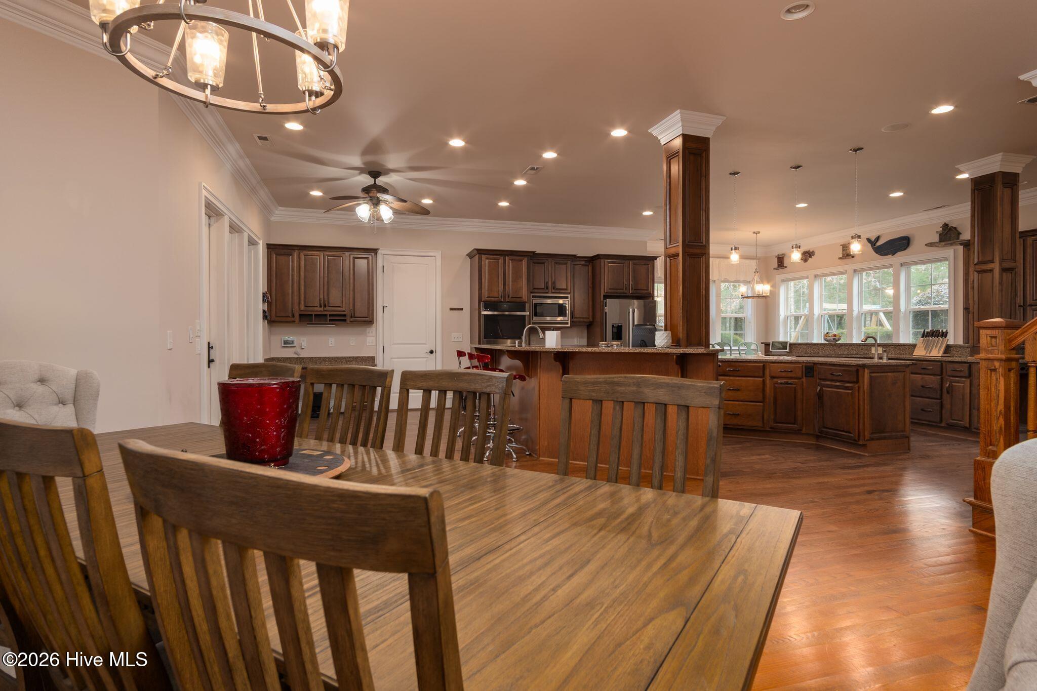 100556327 | Photo 17