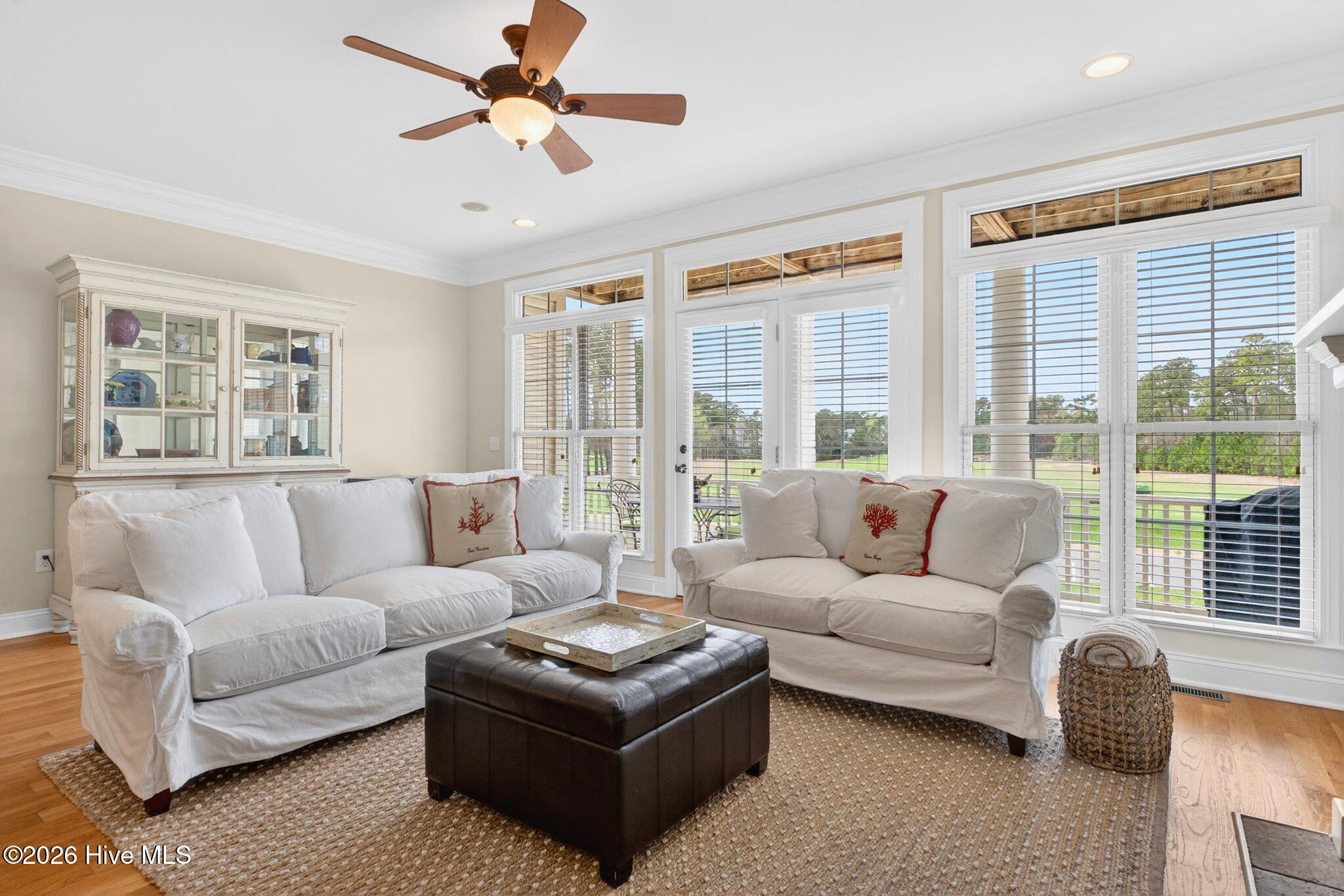 100561397 | Photo 28