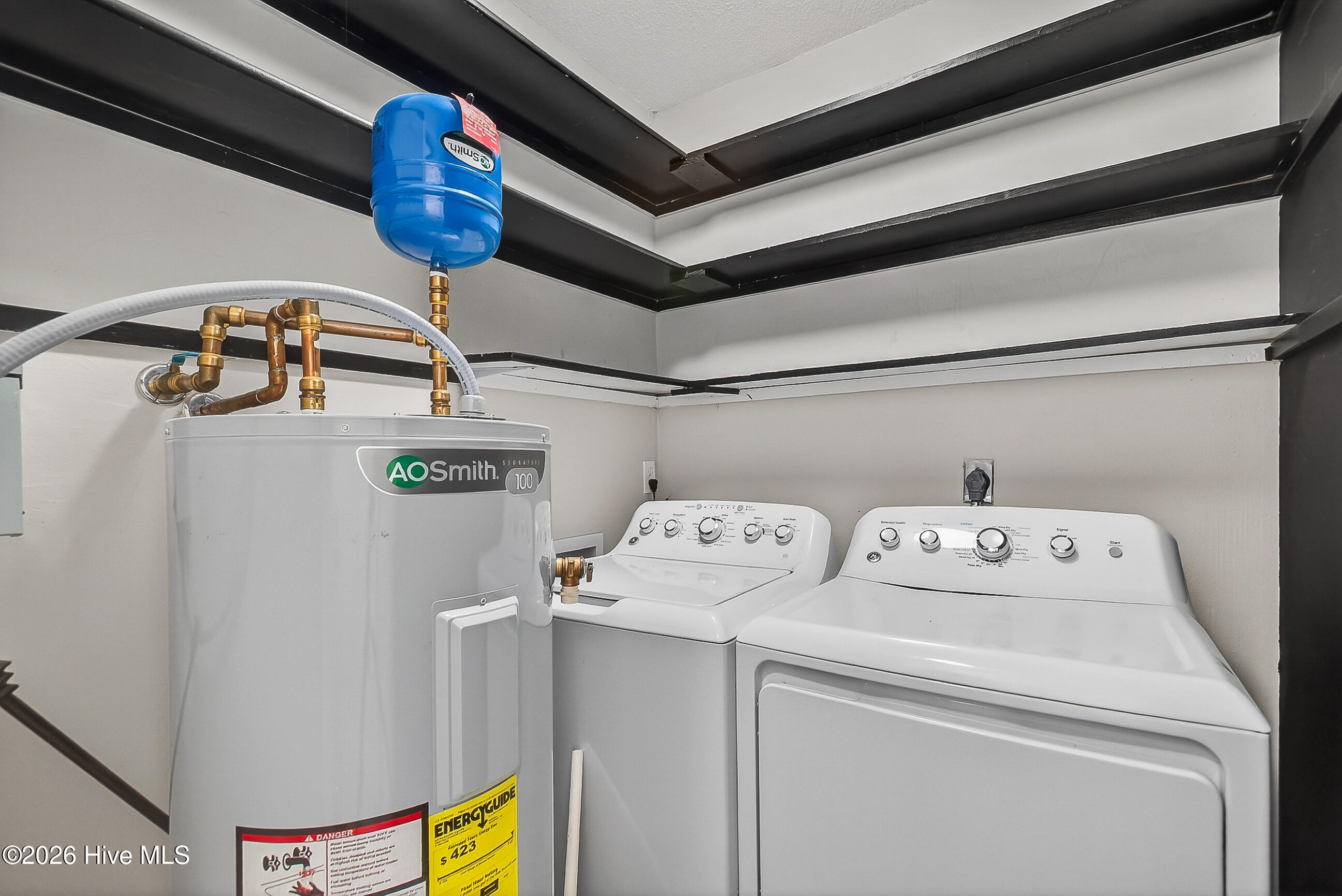 100570580 | Photo 14