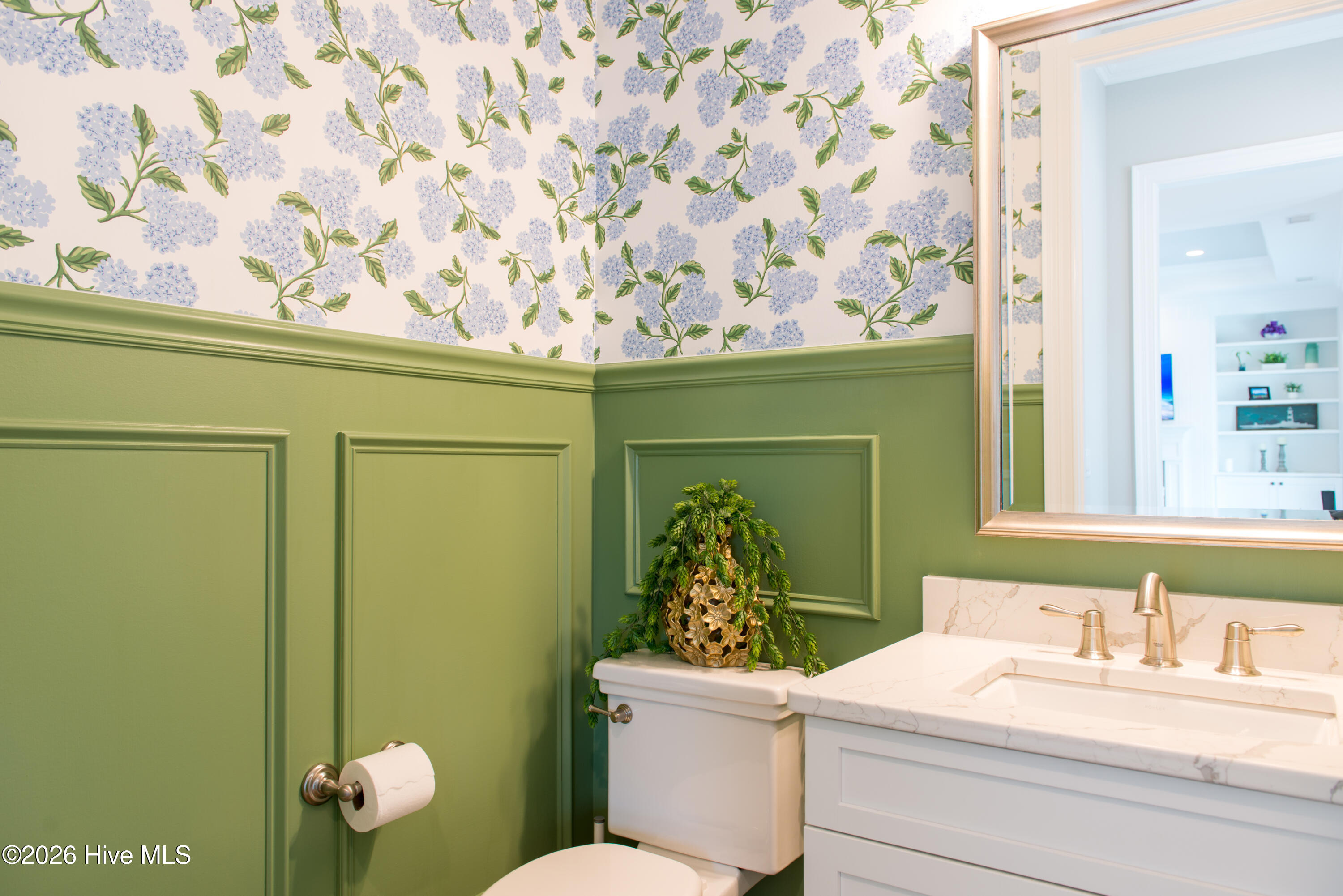 100560299 | Photo 42