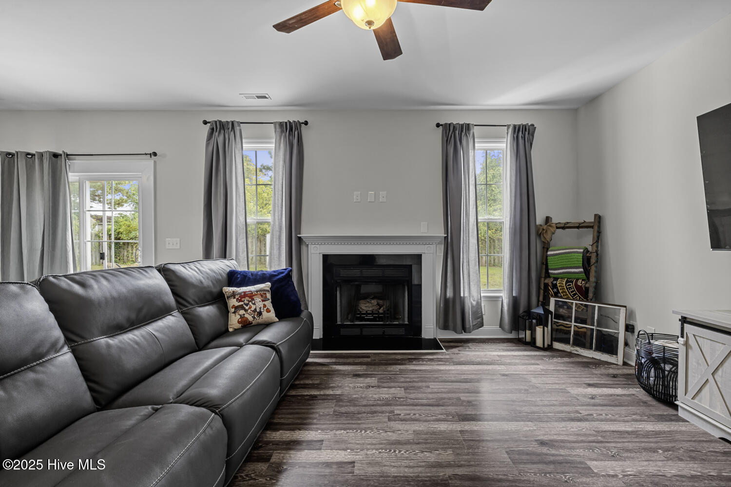 100533830 | Photo 10