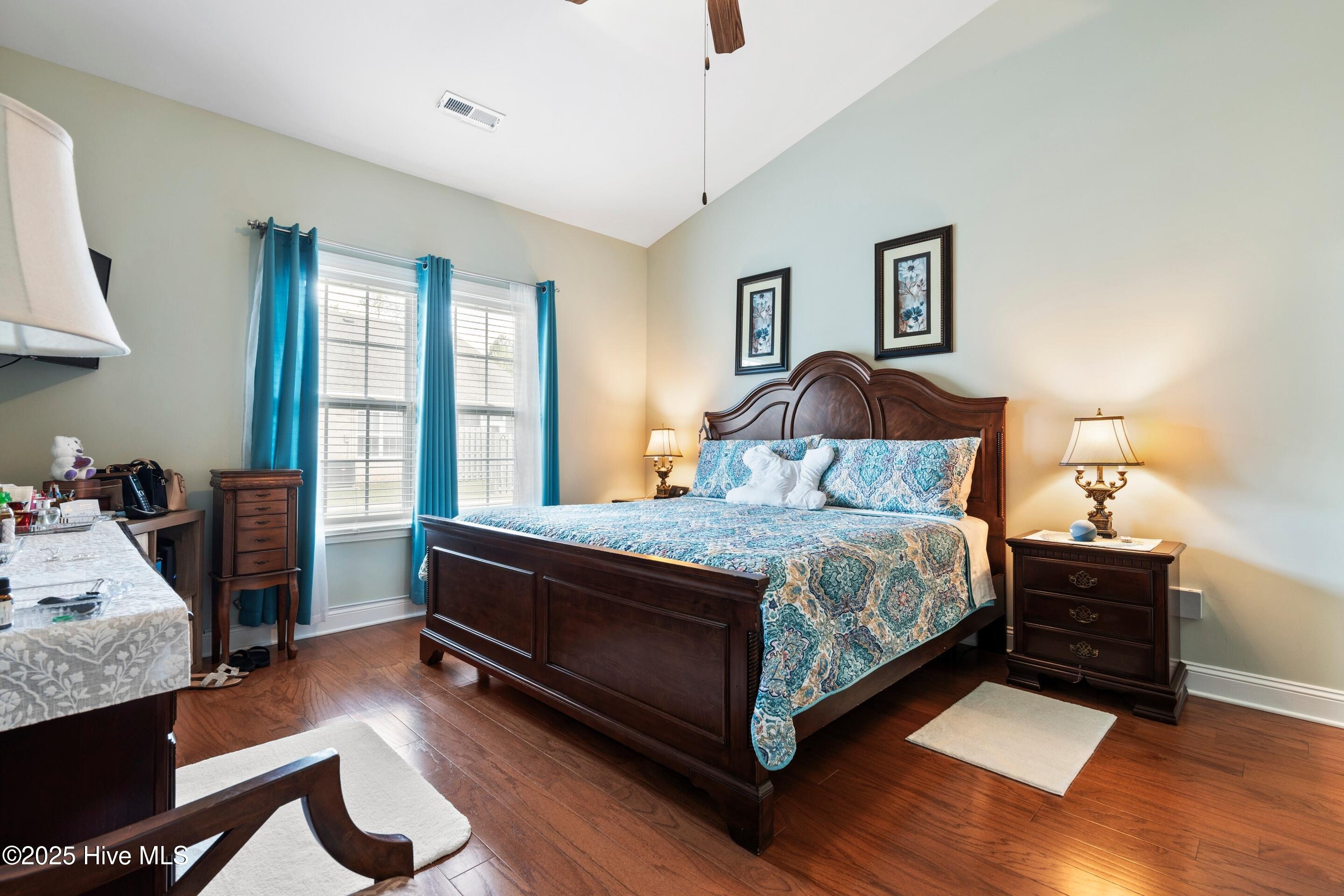 100512963 | Photo 26