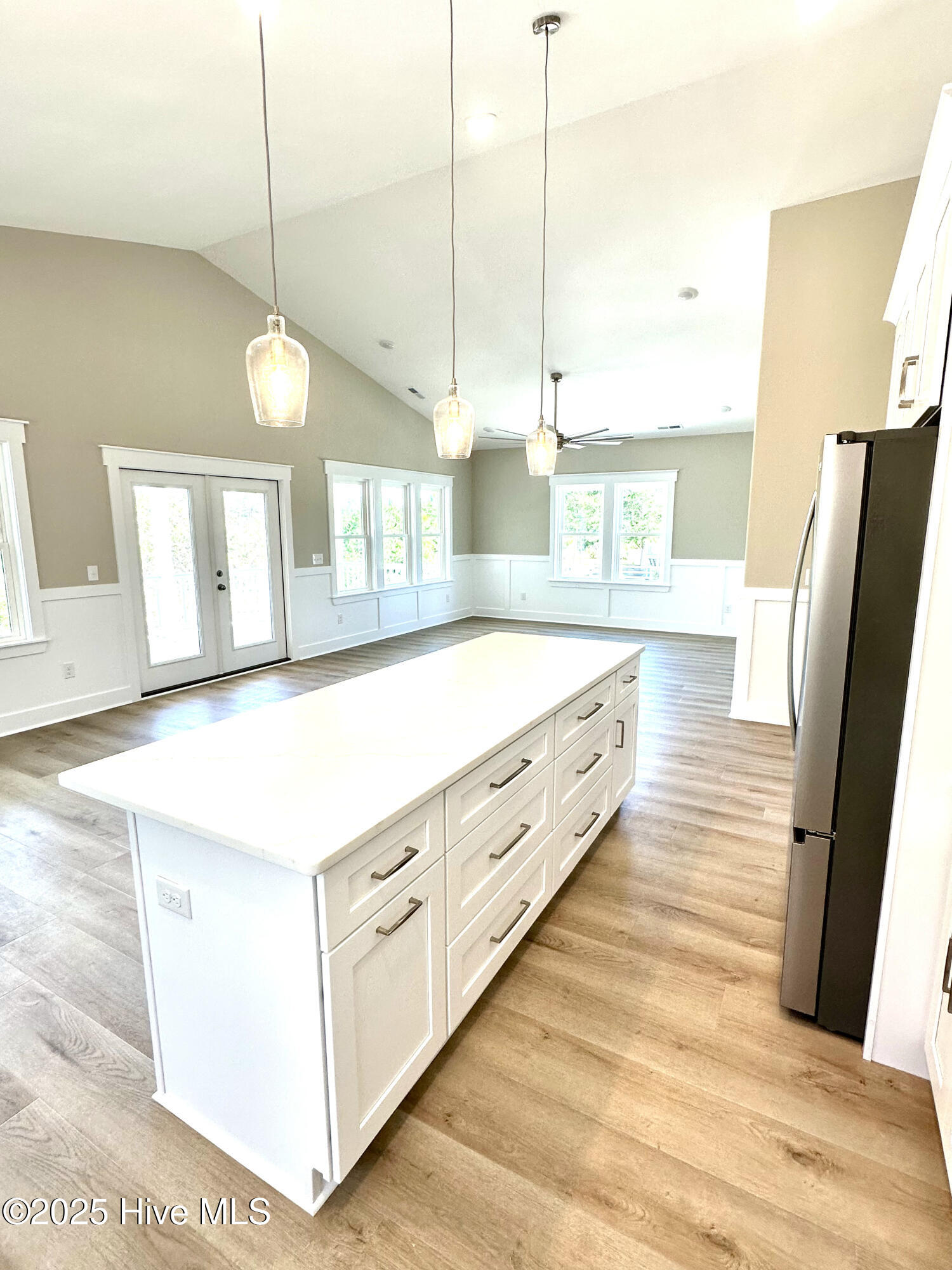 100537365 | Photo 12