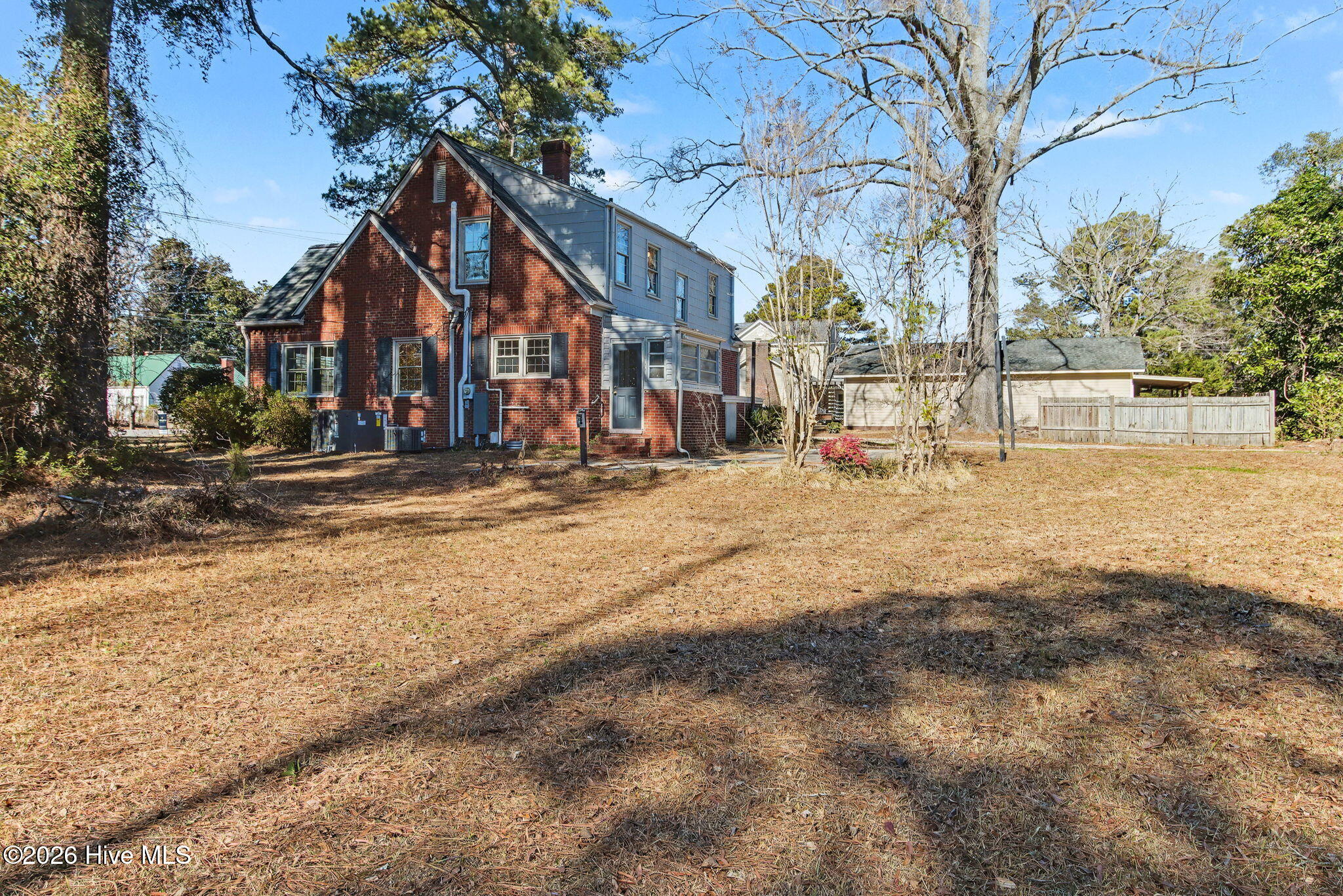 100549818 | Photo 38