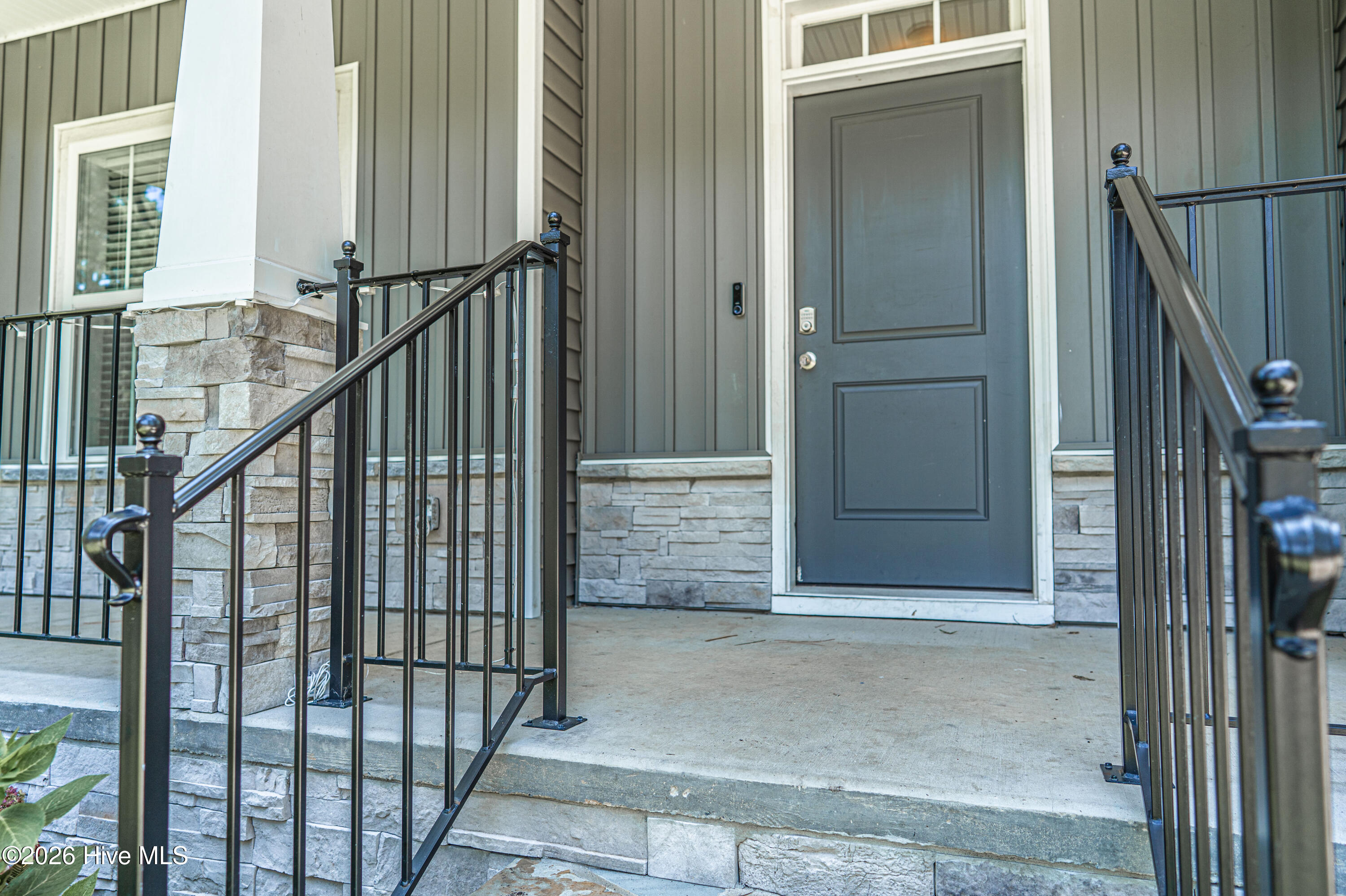 Photo 2 of Single family home for sale at 170 Lakeview Dr, Southern Pines, NC 28387 | MLS# 100599464 | Listing updated on 2026-09-02