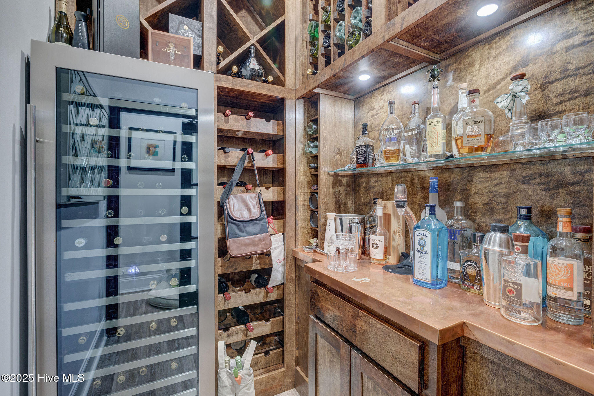 100550746 | Photo 30