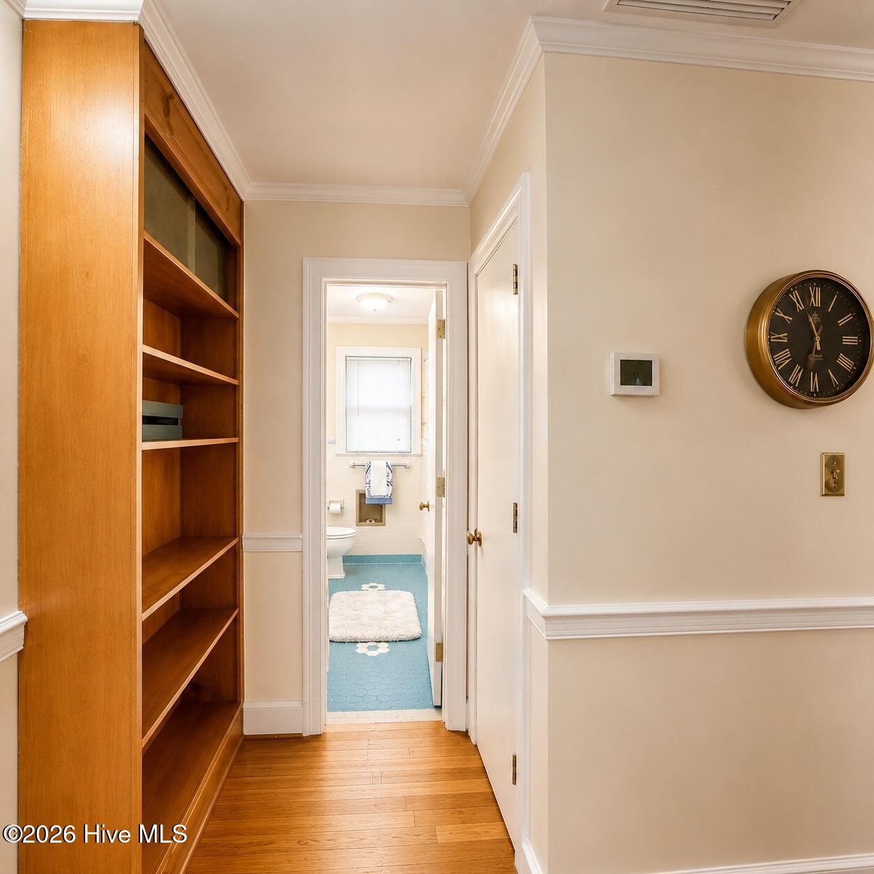 a_bright_clean_indoor_hallway_scene_phot