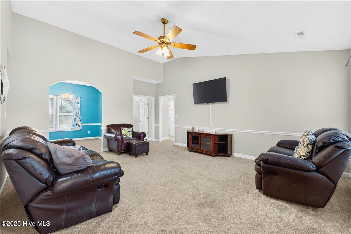 100543204 | Photo 14