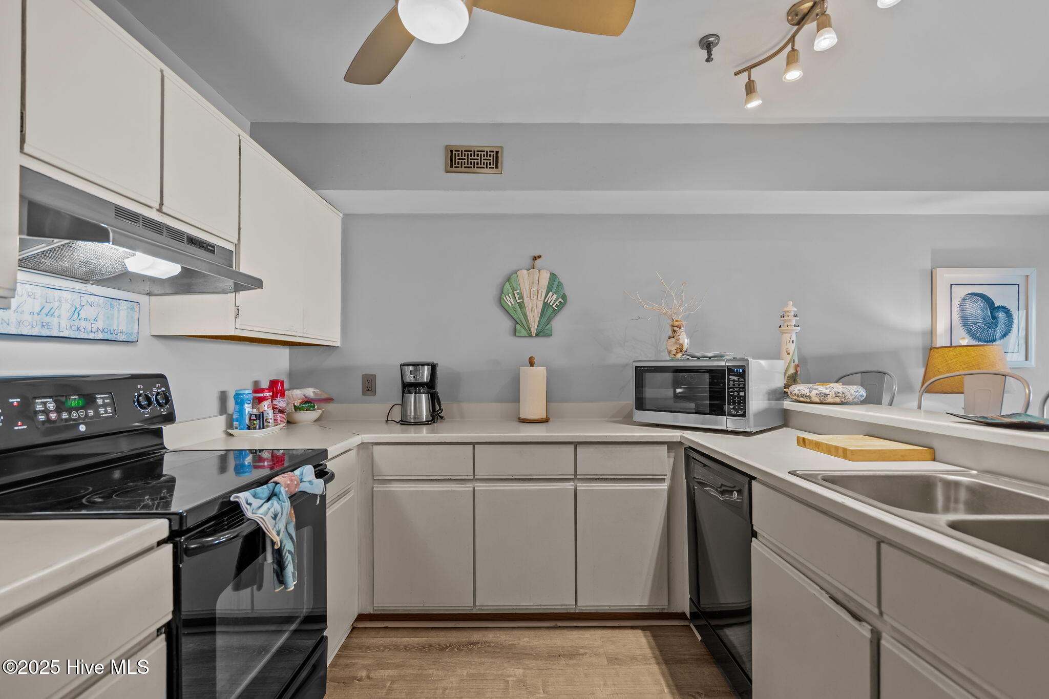 111 Florida Avenue UNIT Apt 3, Carolina Beach, NC, 28428