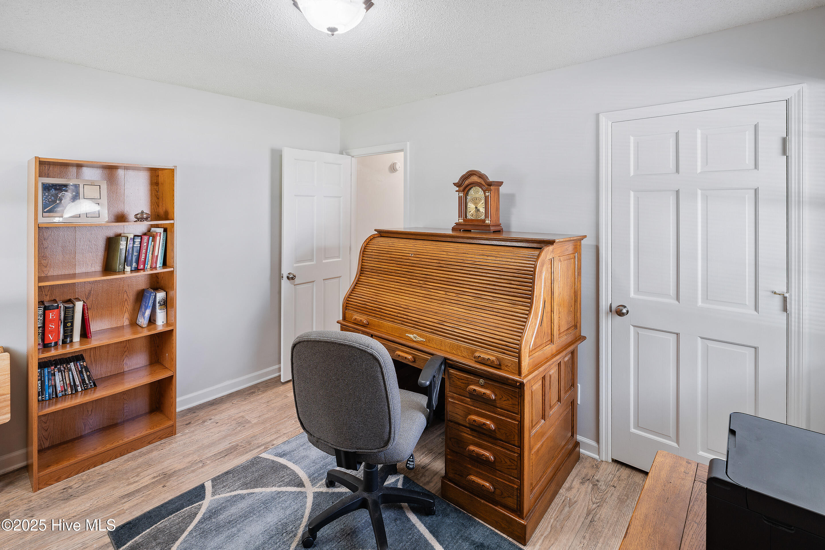 100523707 | Photo 33