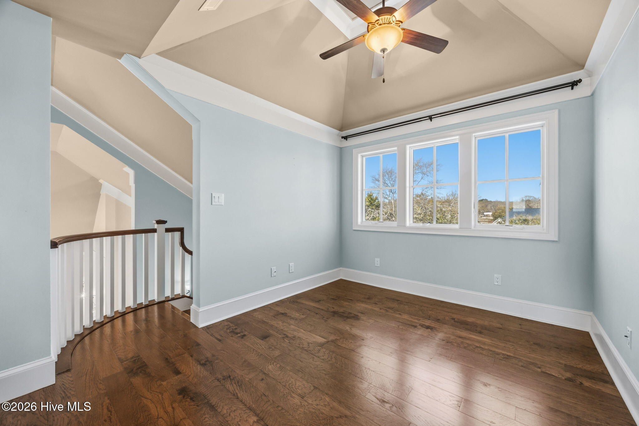 100561060 | Photo 27