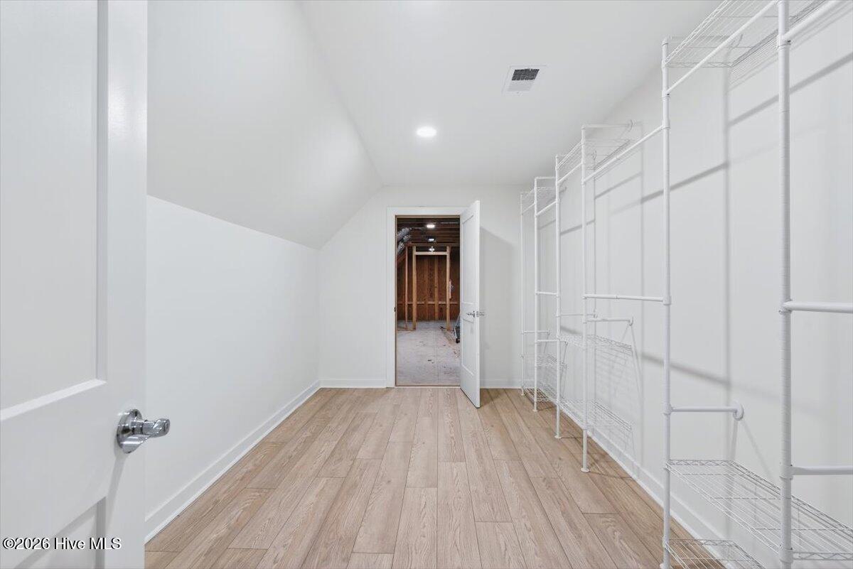 100508679 | Photo 31