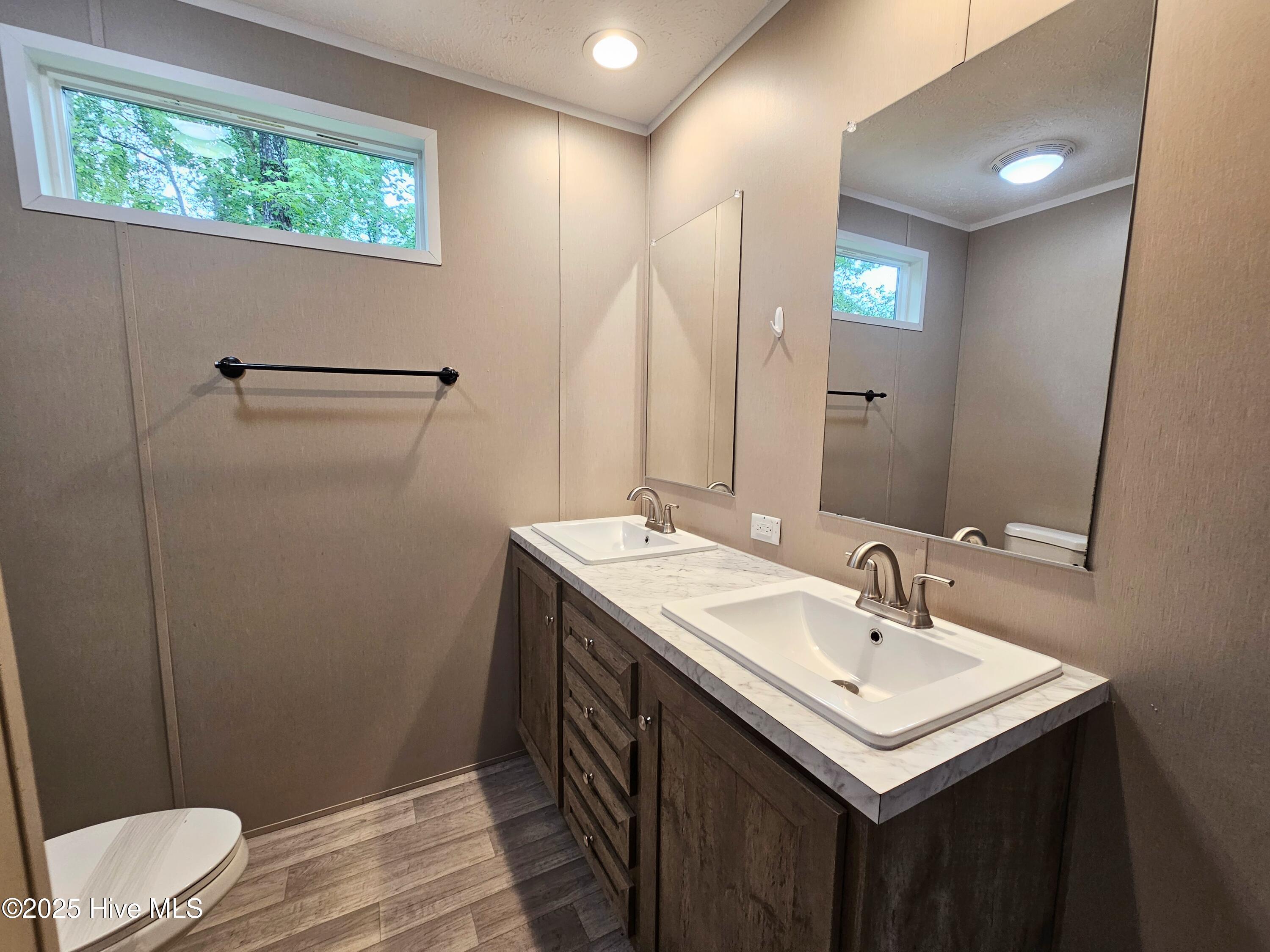 100523710 | Photo 18