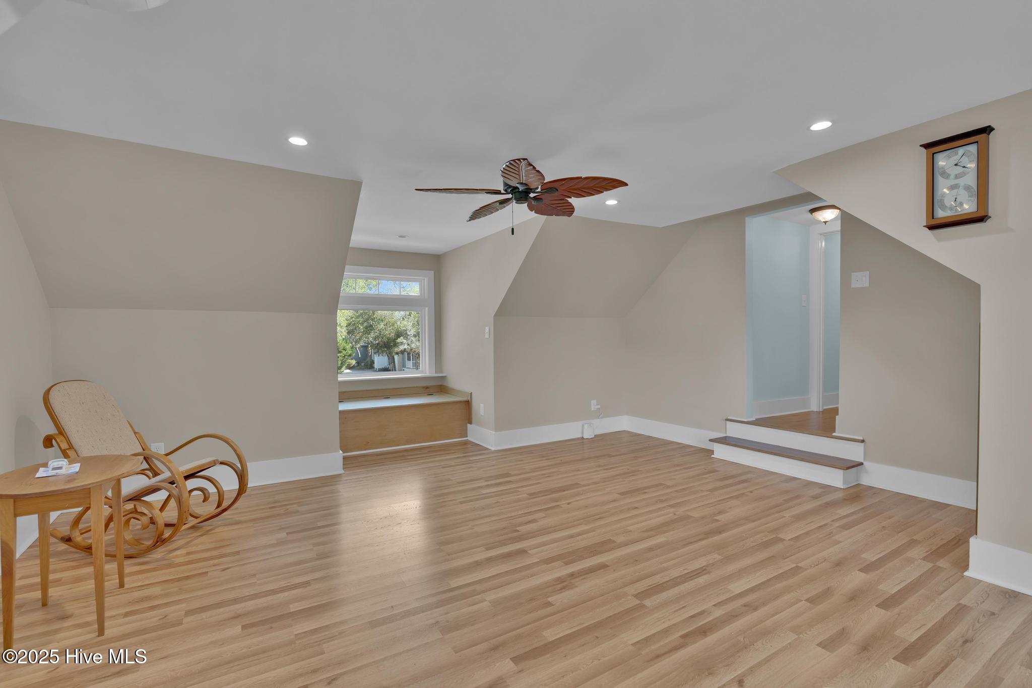 100541095 | Photo 37