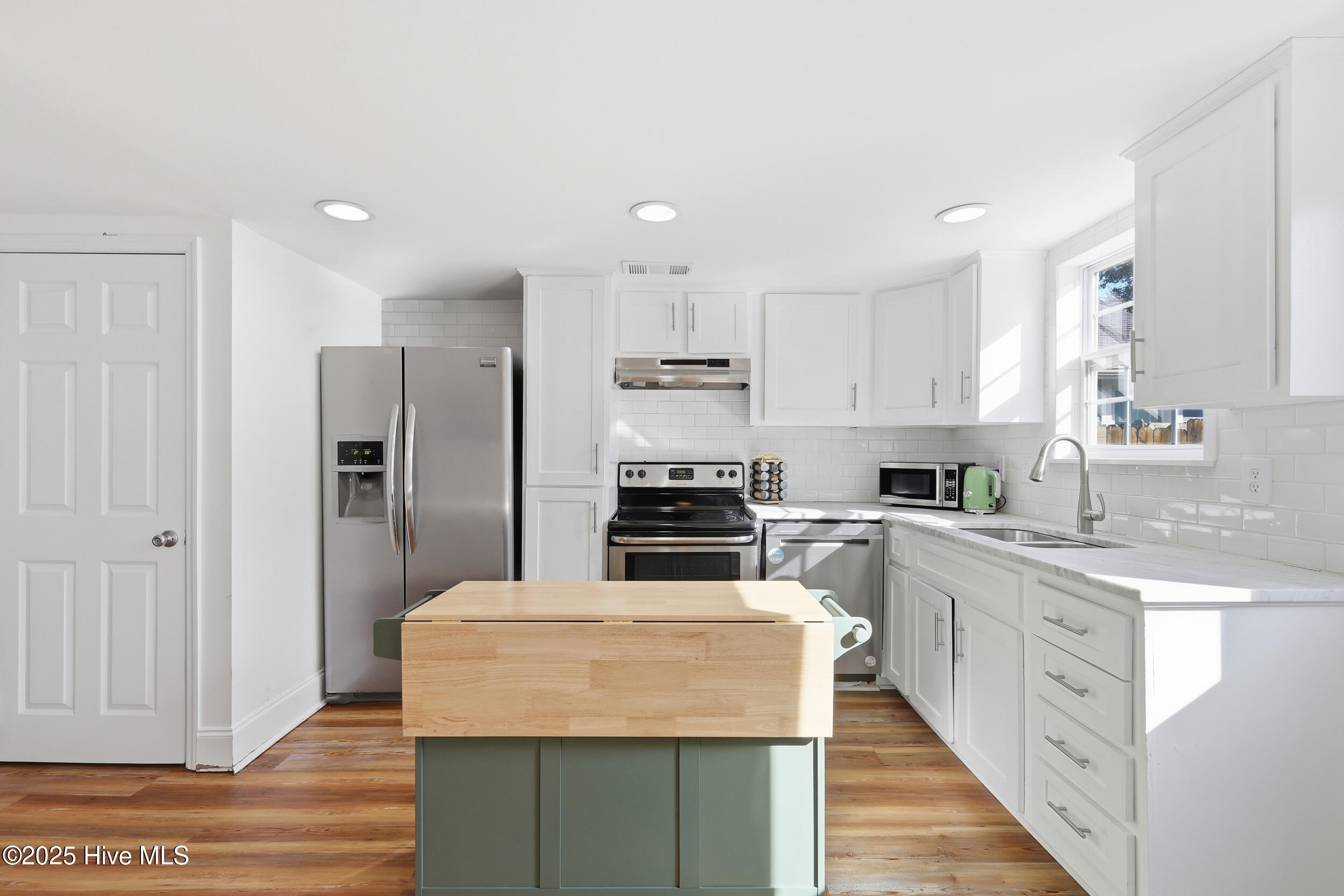 100544861 | Photo 13