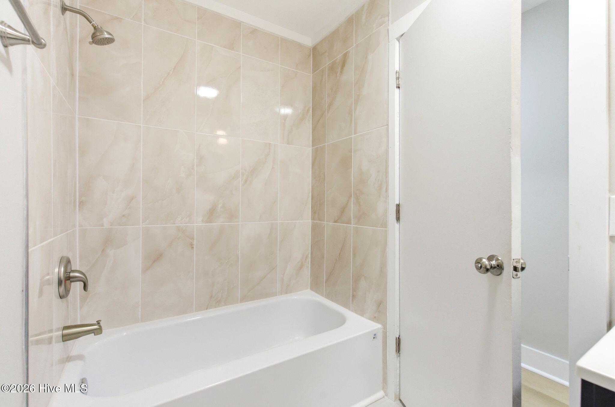 100564209 | Photo 21