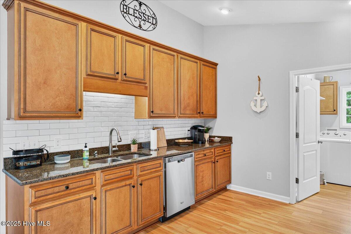 100530290 | Photo 17