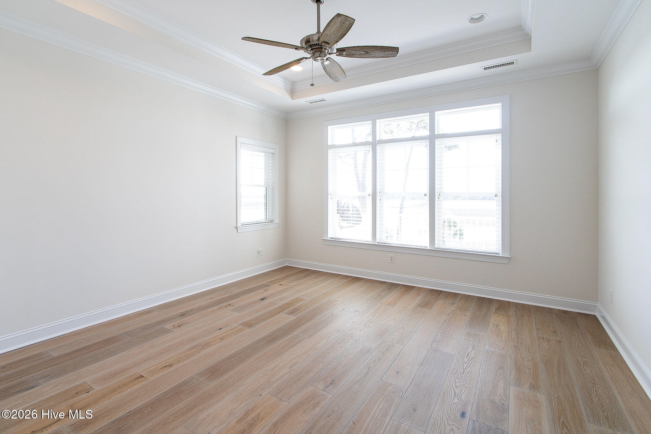 100568588 | Photo 42