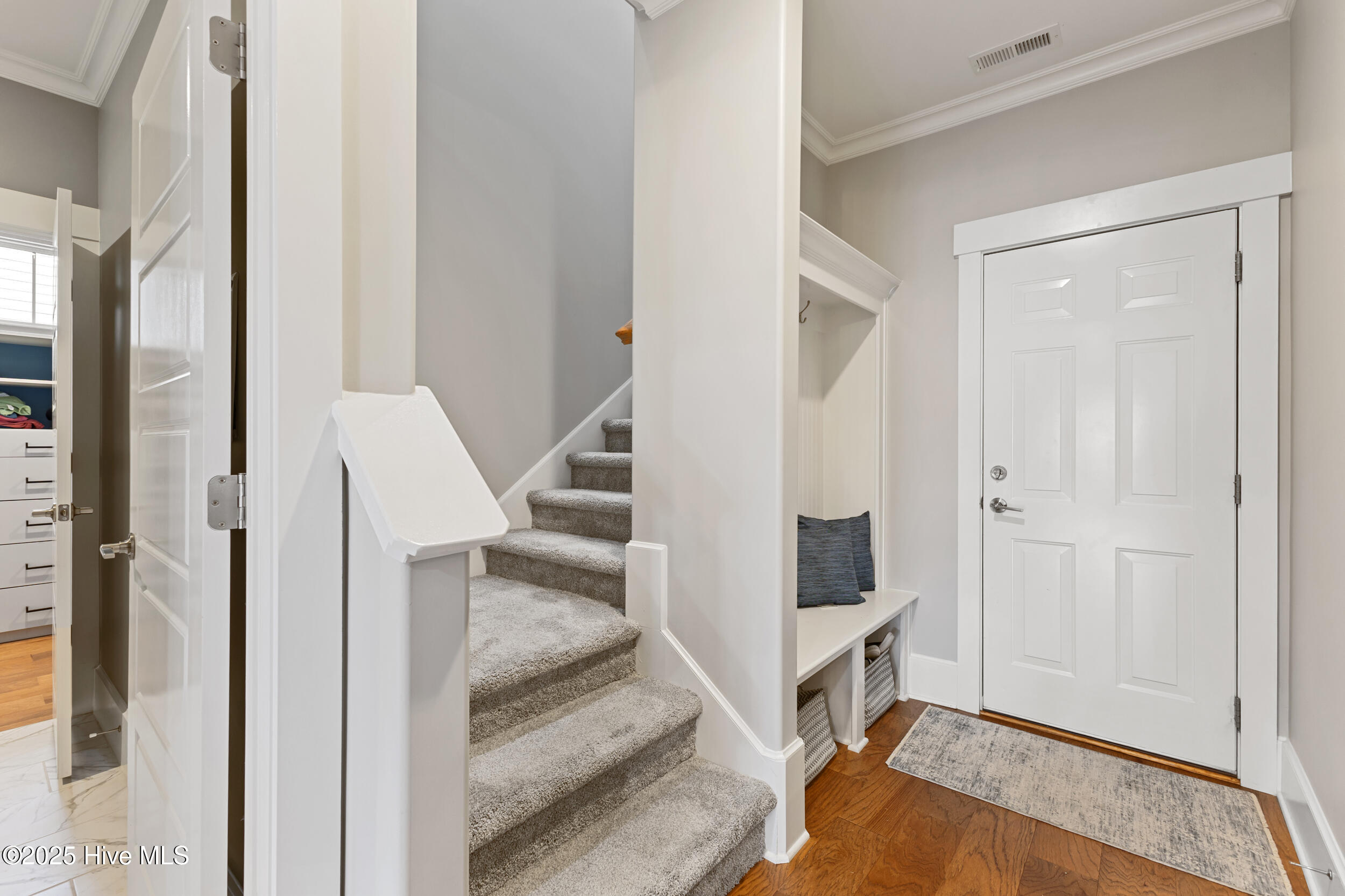 100550581 | Photo 30