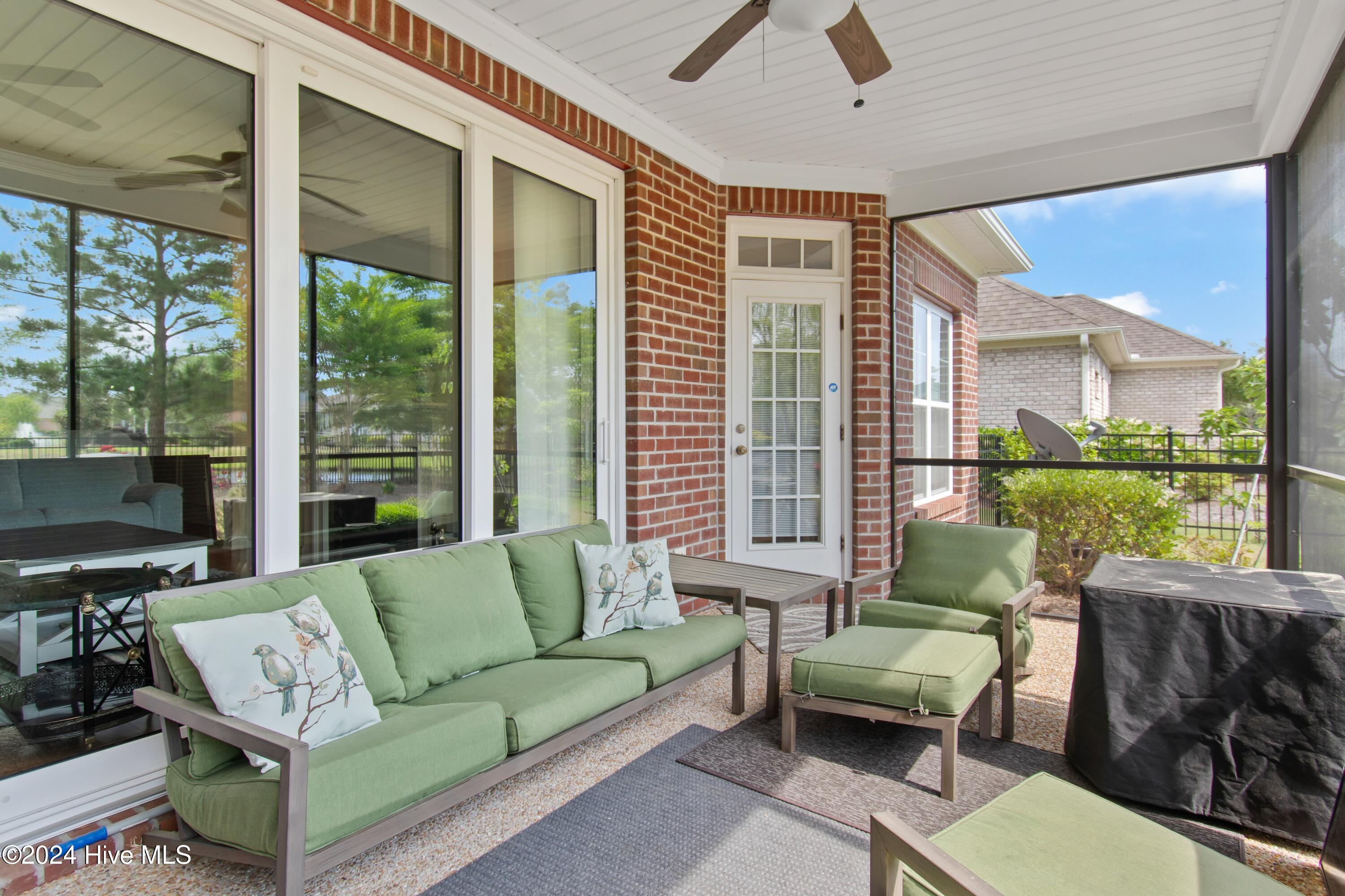 100558312 | Photo 36