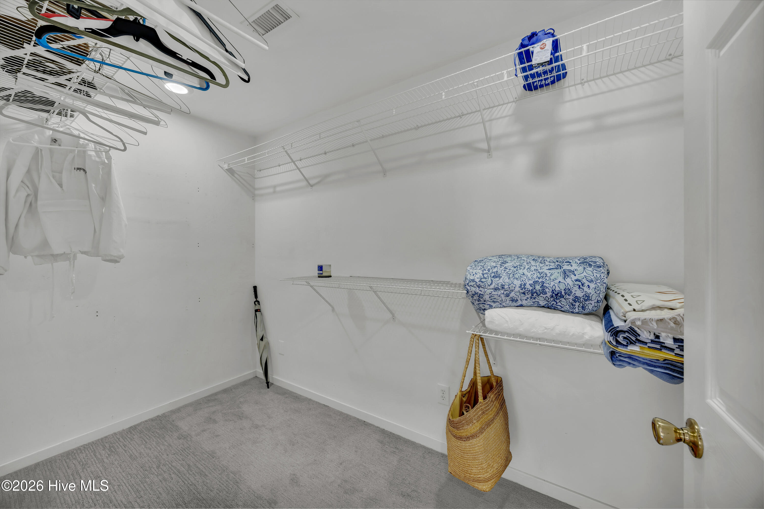 100548002 | Photo 21