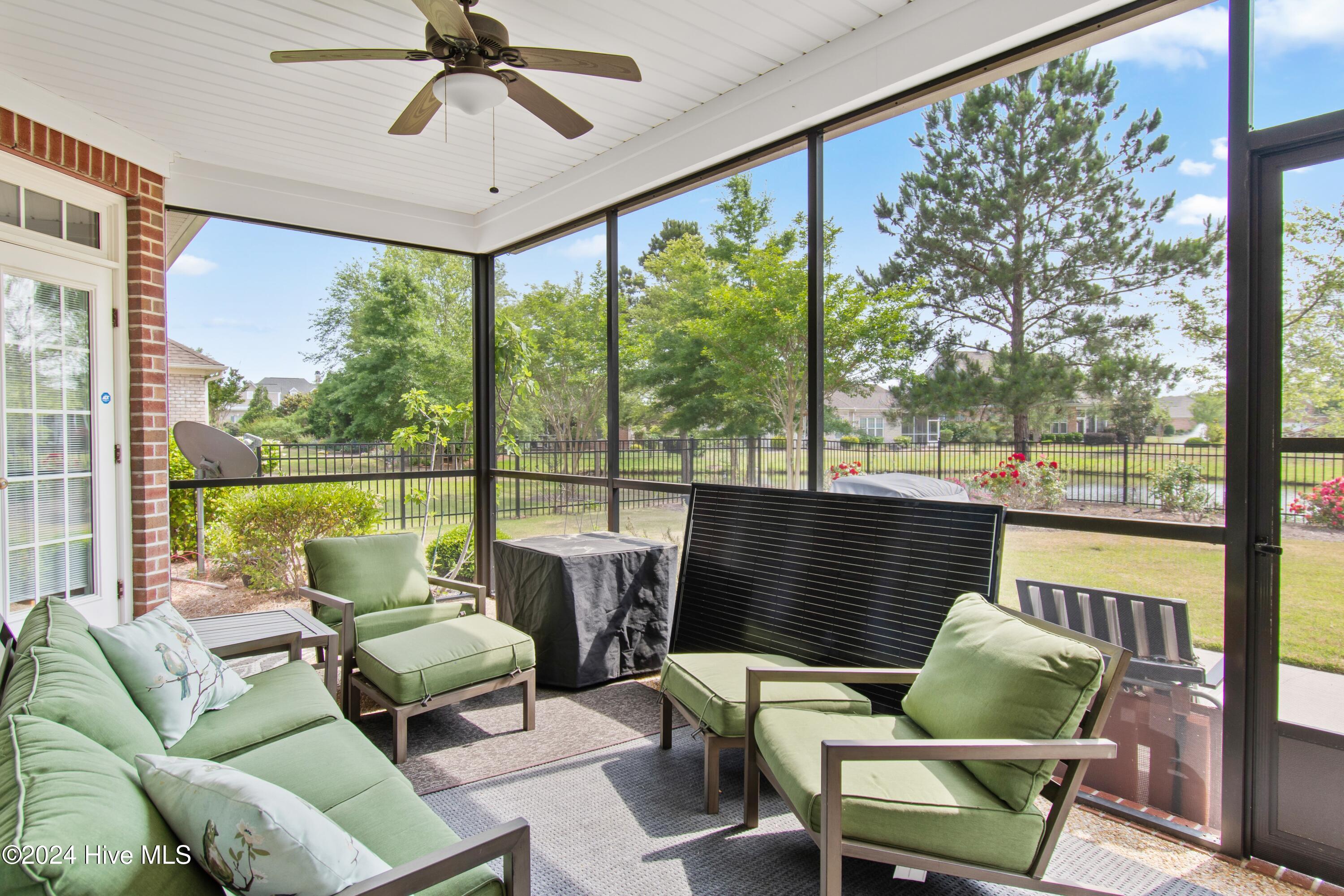 100558312 | Photo 35