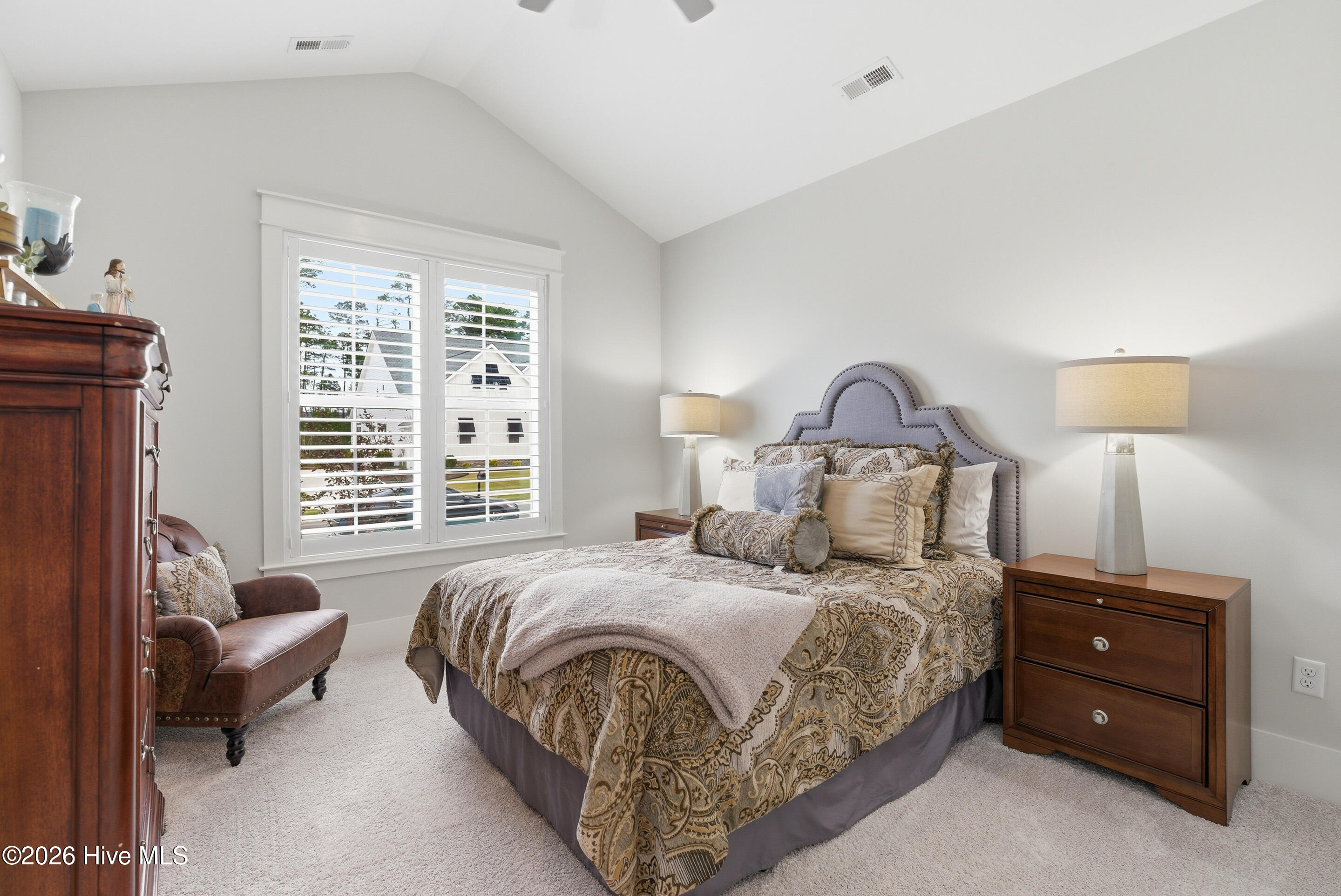 100562941 | Photo 32