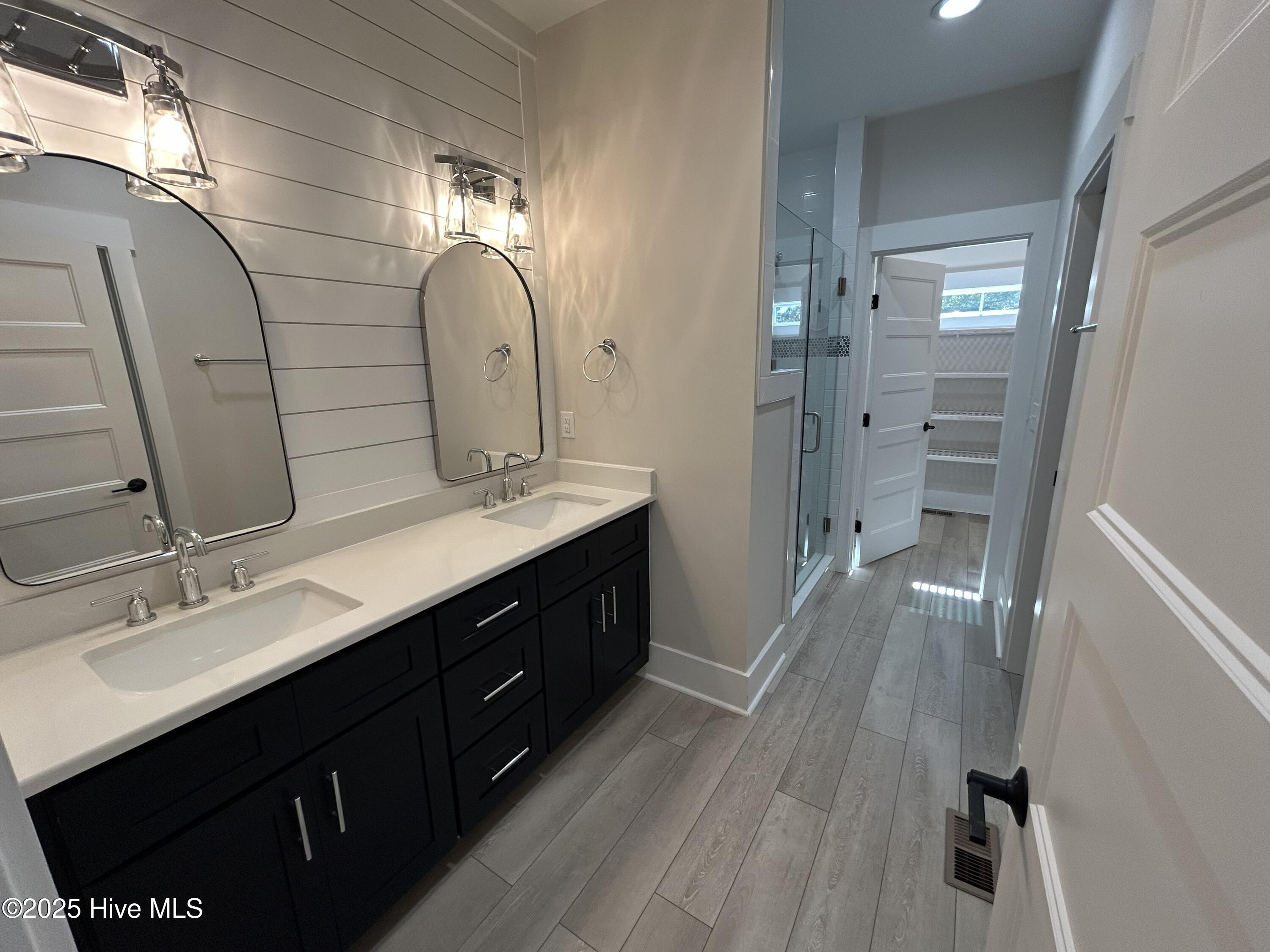 100541587 | Photo 17